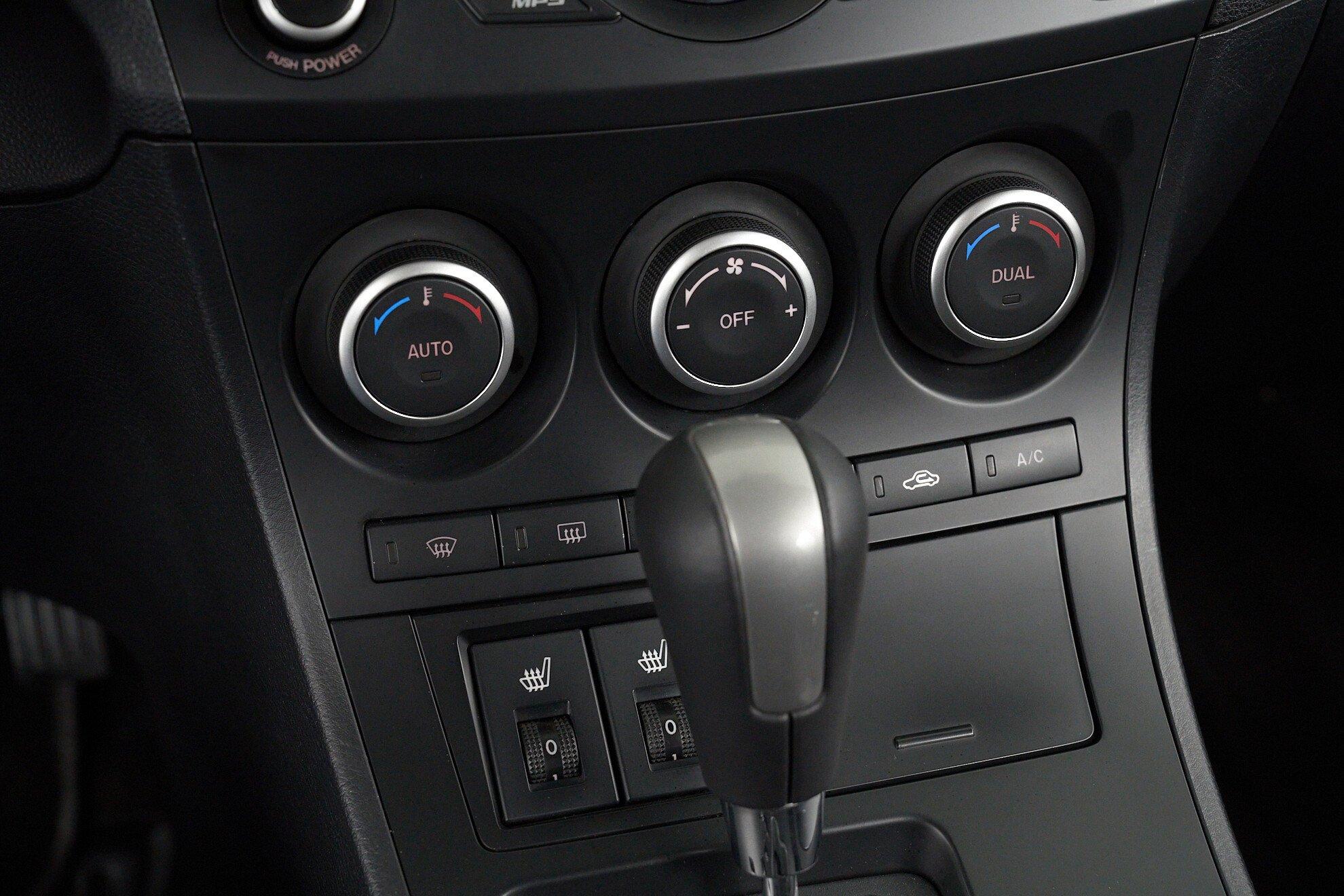 Mazda 3 2012, коричневый