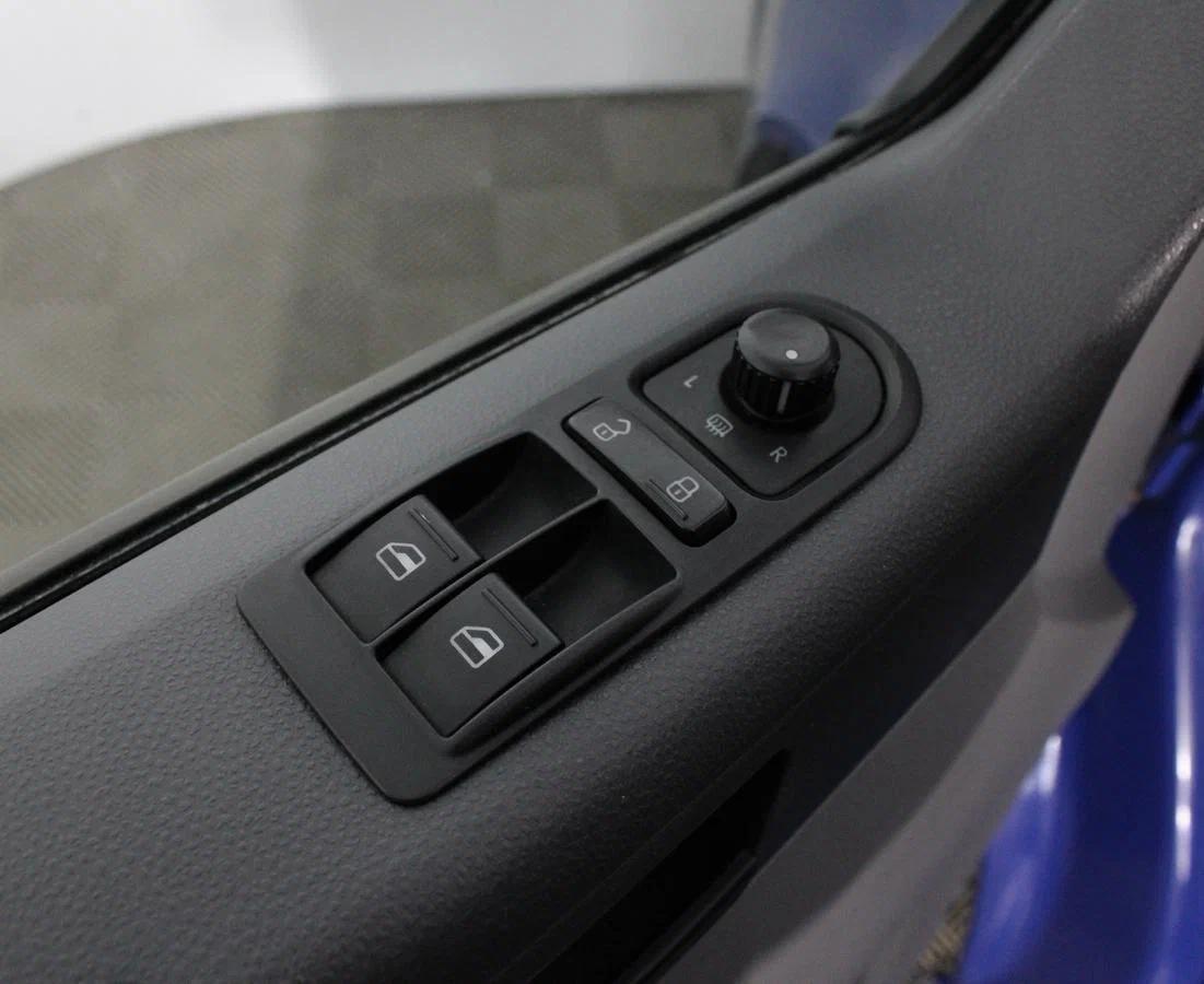 Volkswagen Transporter 2013, синий