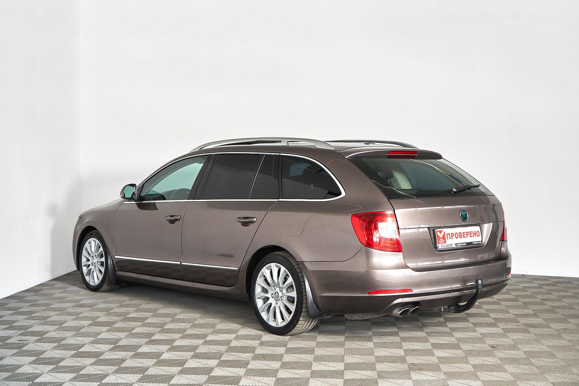 Skoda Superb 2011, коричневый