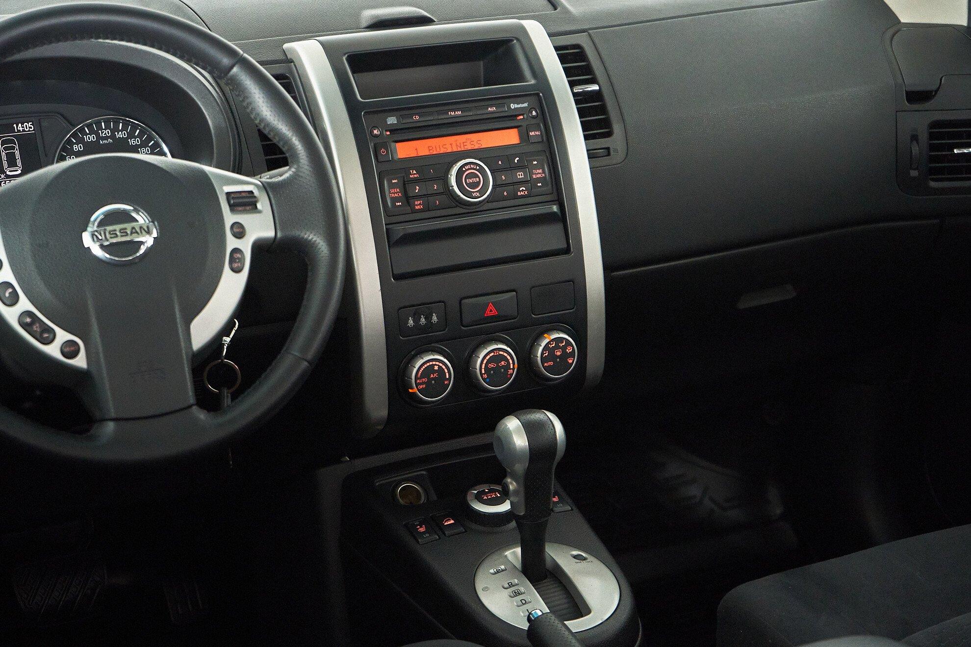 Nissan X-Trail 2011, фиолетовый