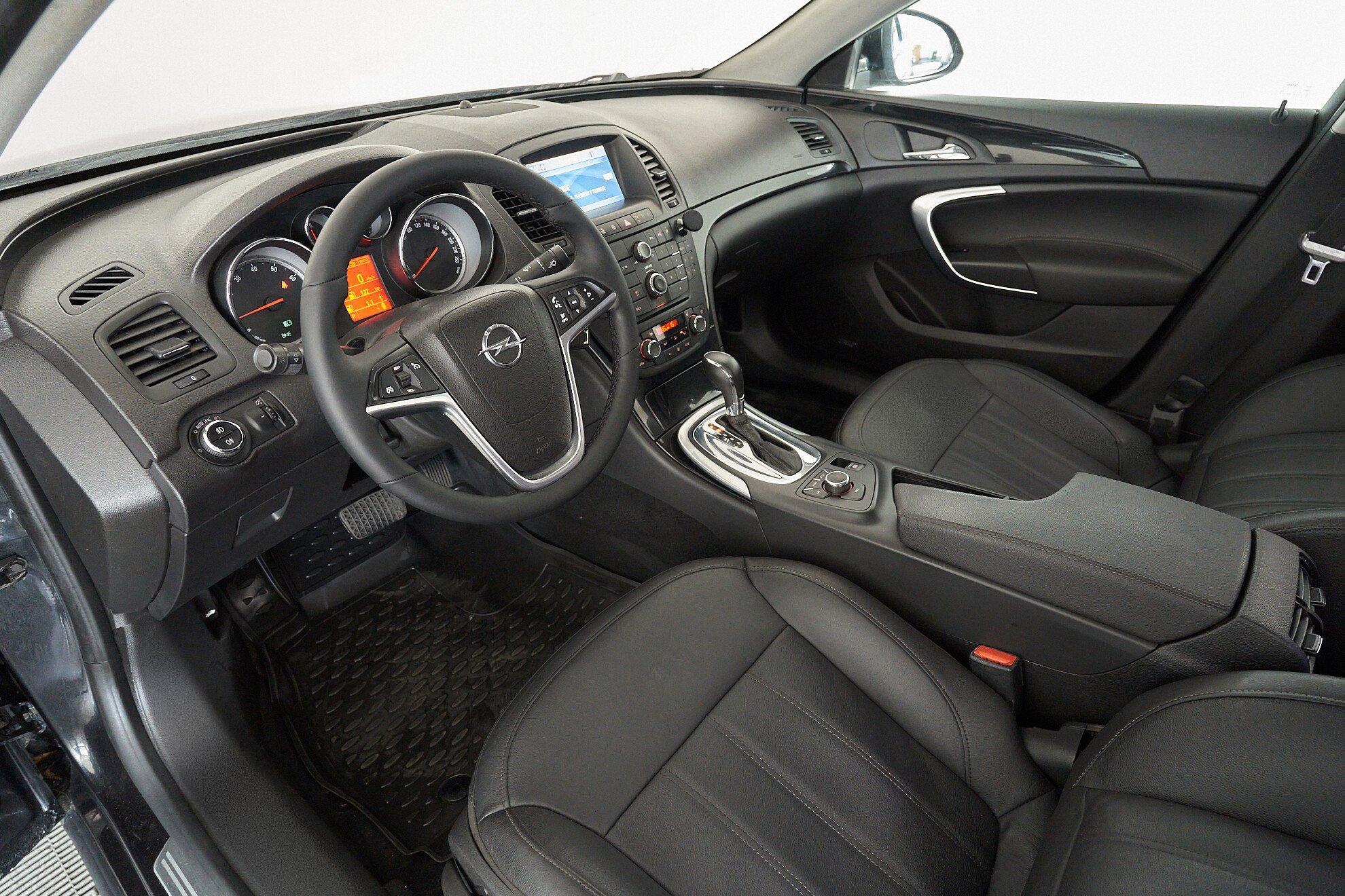 Opel Insignia 2012, черный