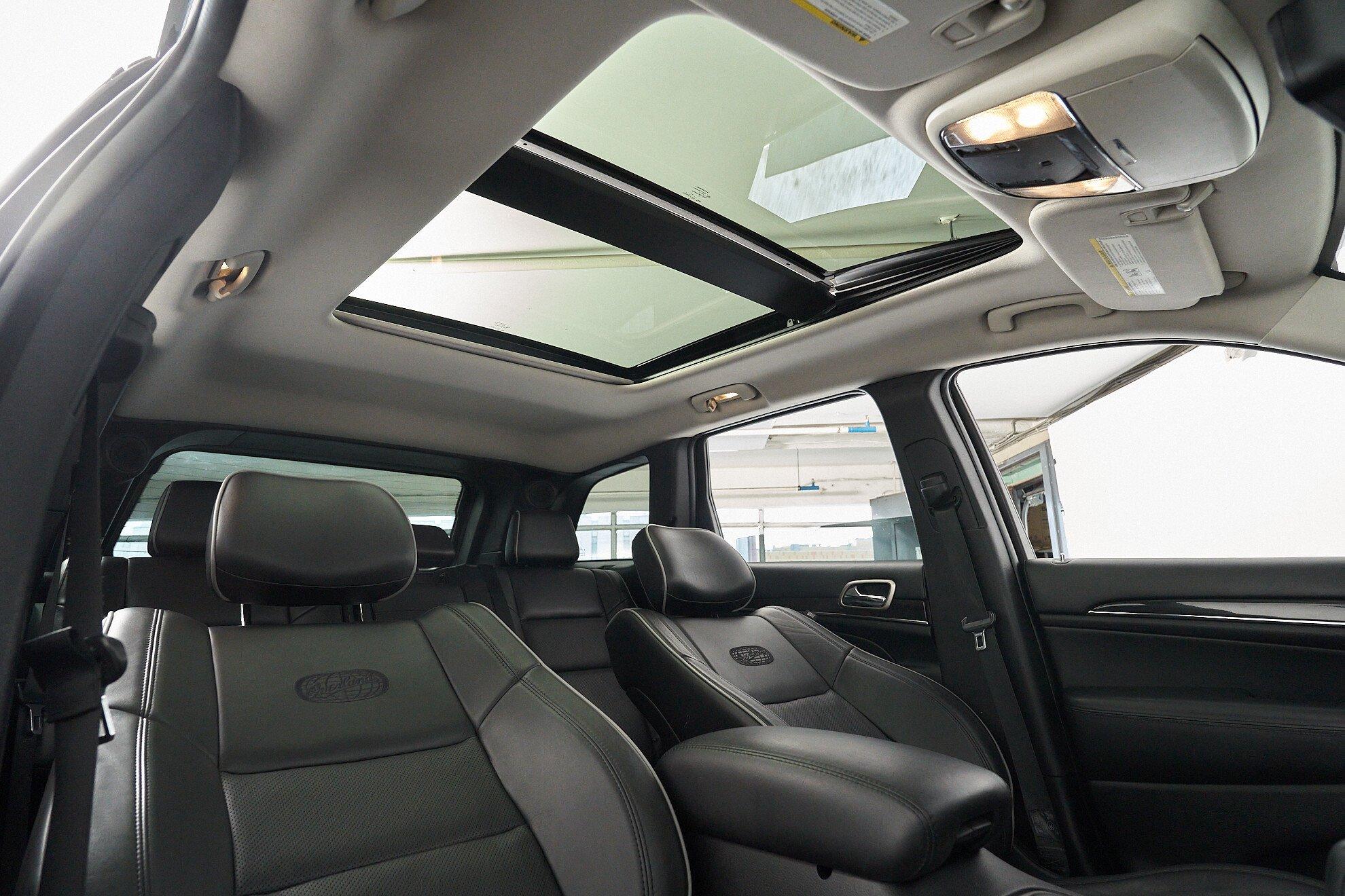 Jeep Grand Cherokee 2011, серый