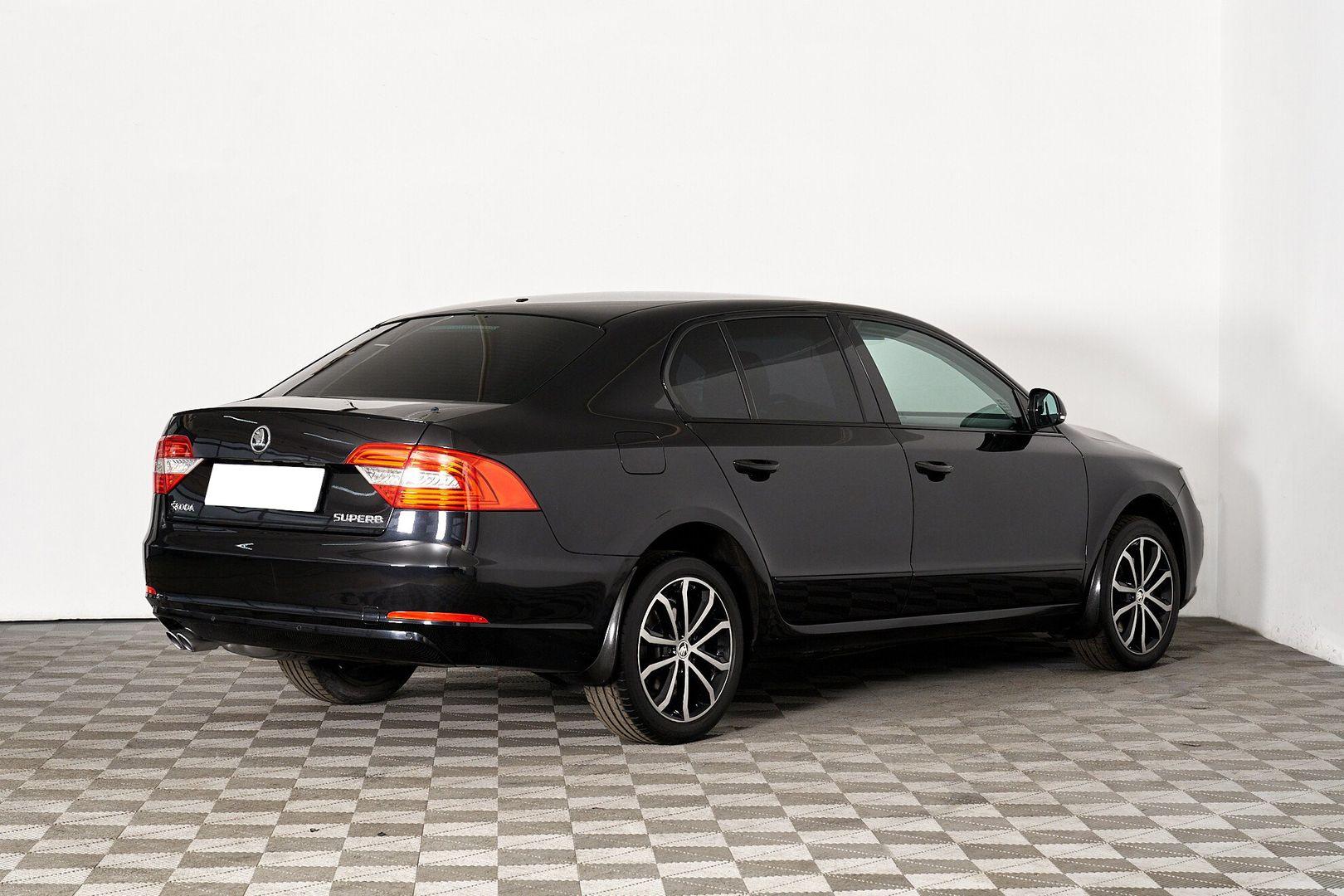 Skoda Superb 2015, черный