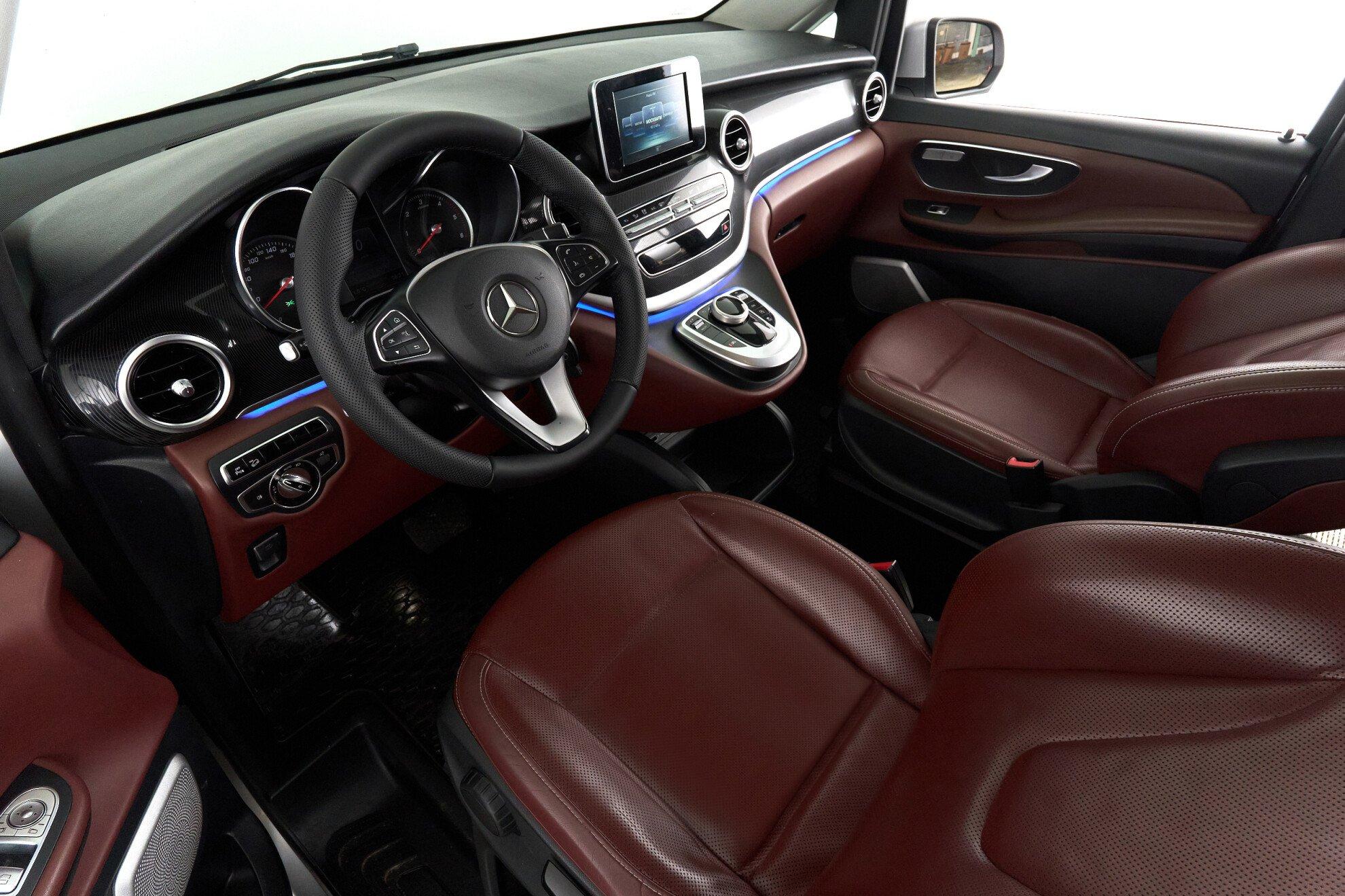 Mercedes-Benz V-Класс 2017, серебряный