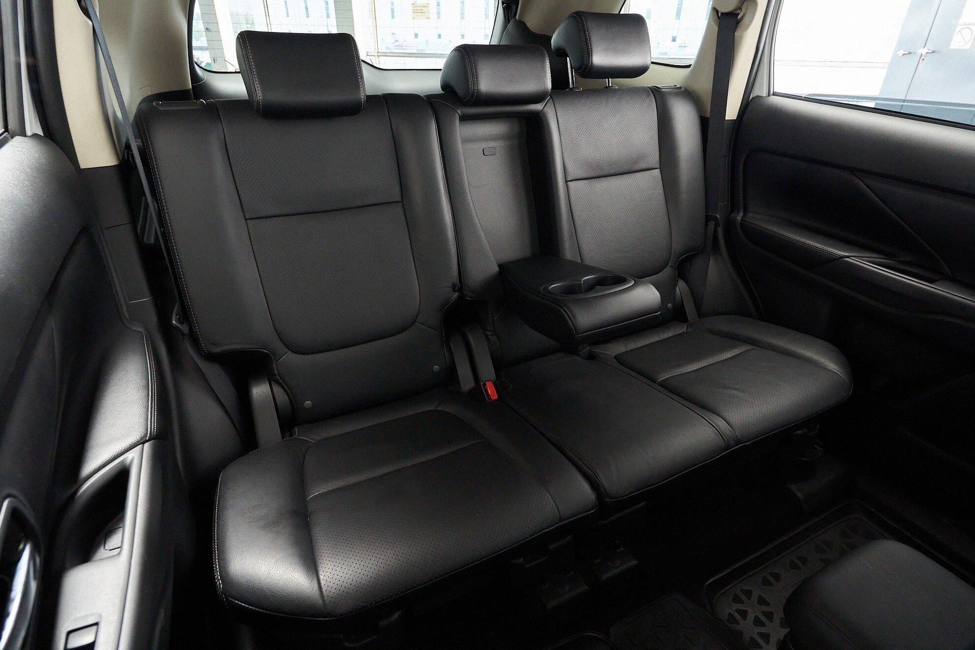 Mitsubishi Outlander 2013, белый