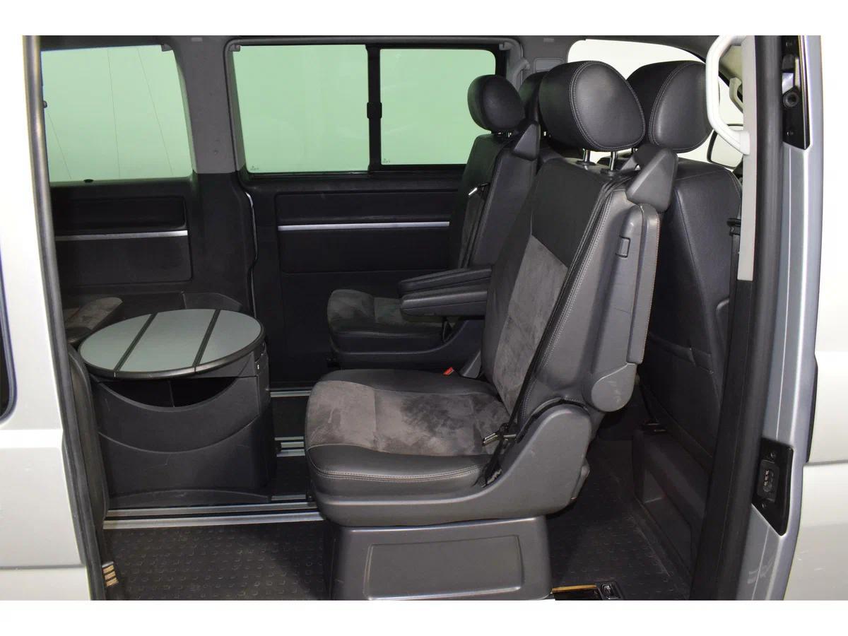 Volkswagen Multivan 2009, серебряный