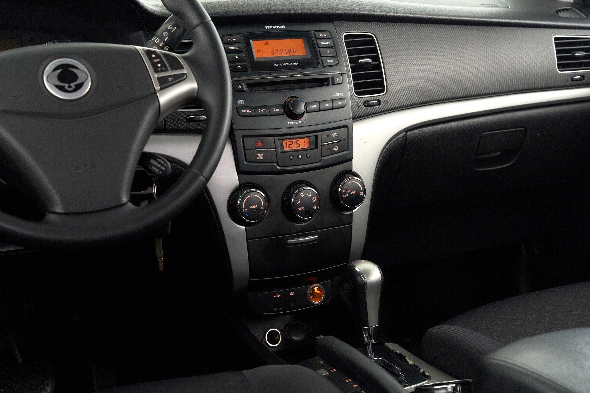 SsangYong Actyon 2011, черный