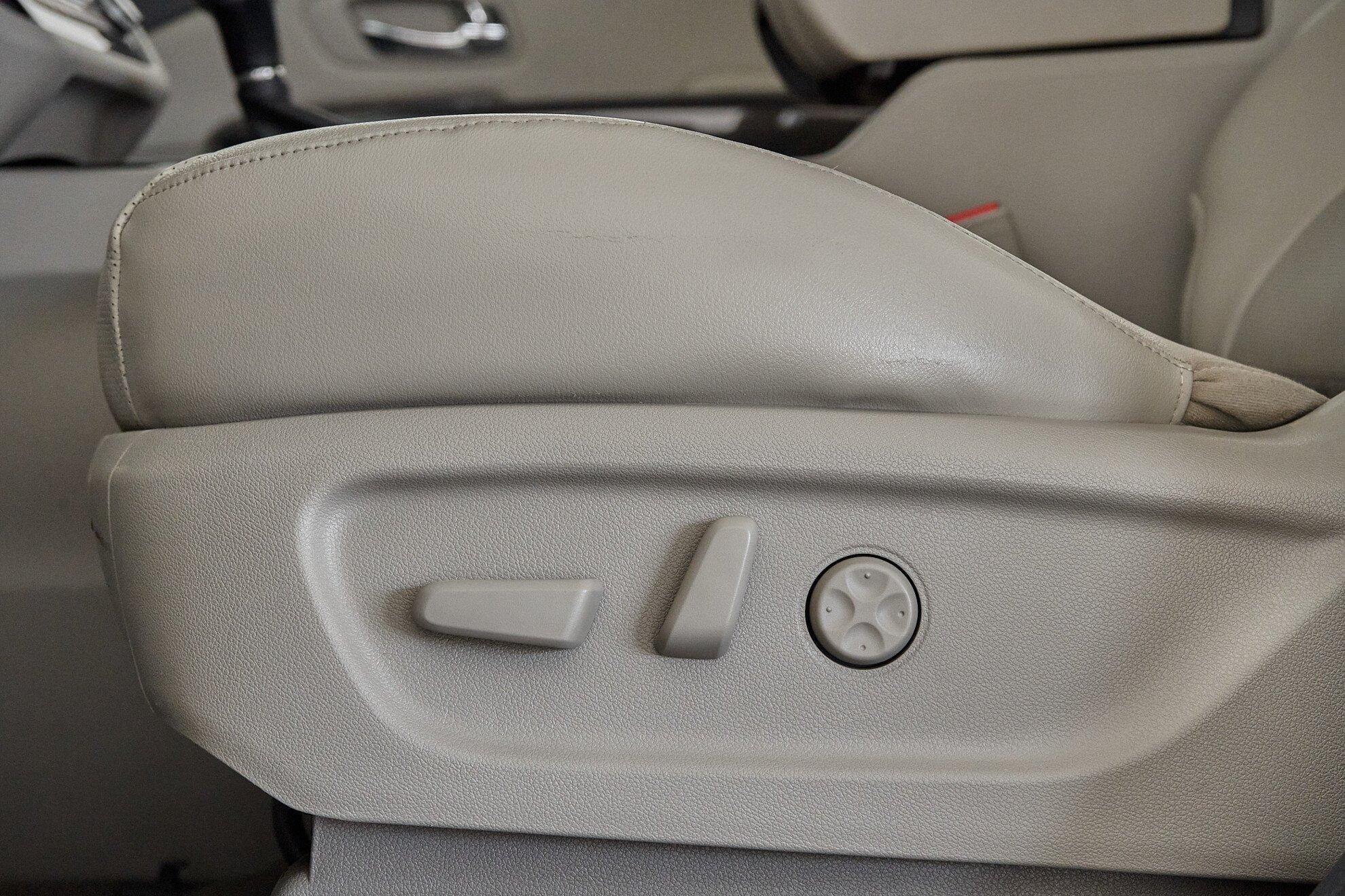 Kia Carnival 2016, черный