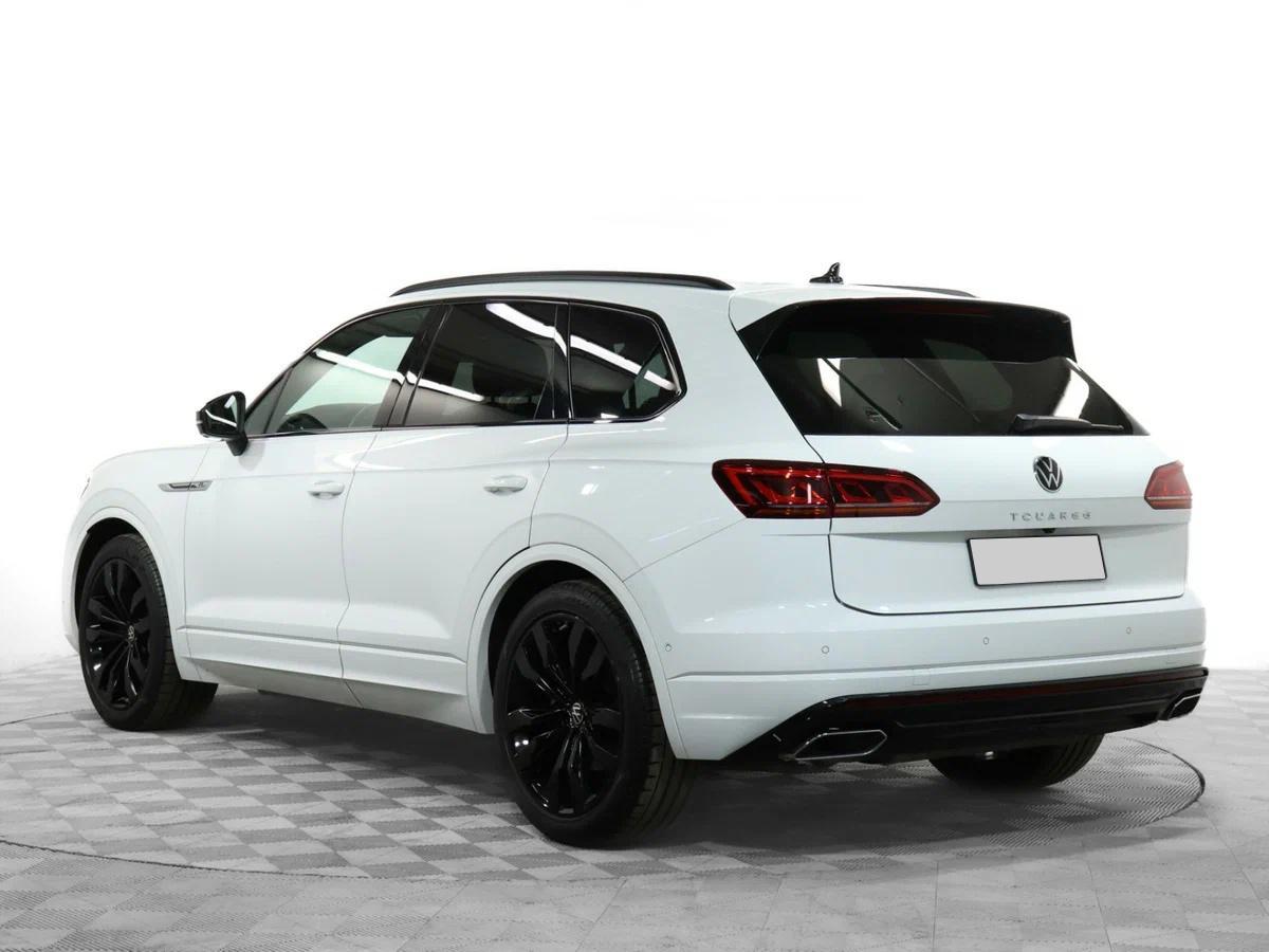 Volkswagen Touareg 2023, белый
