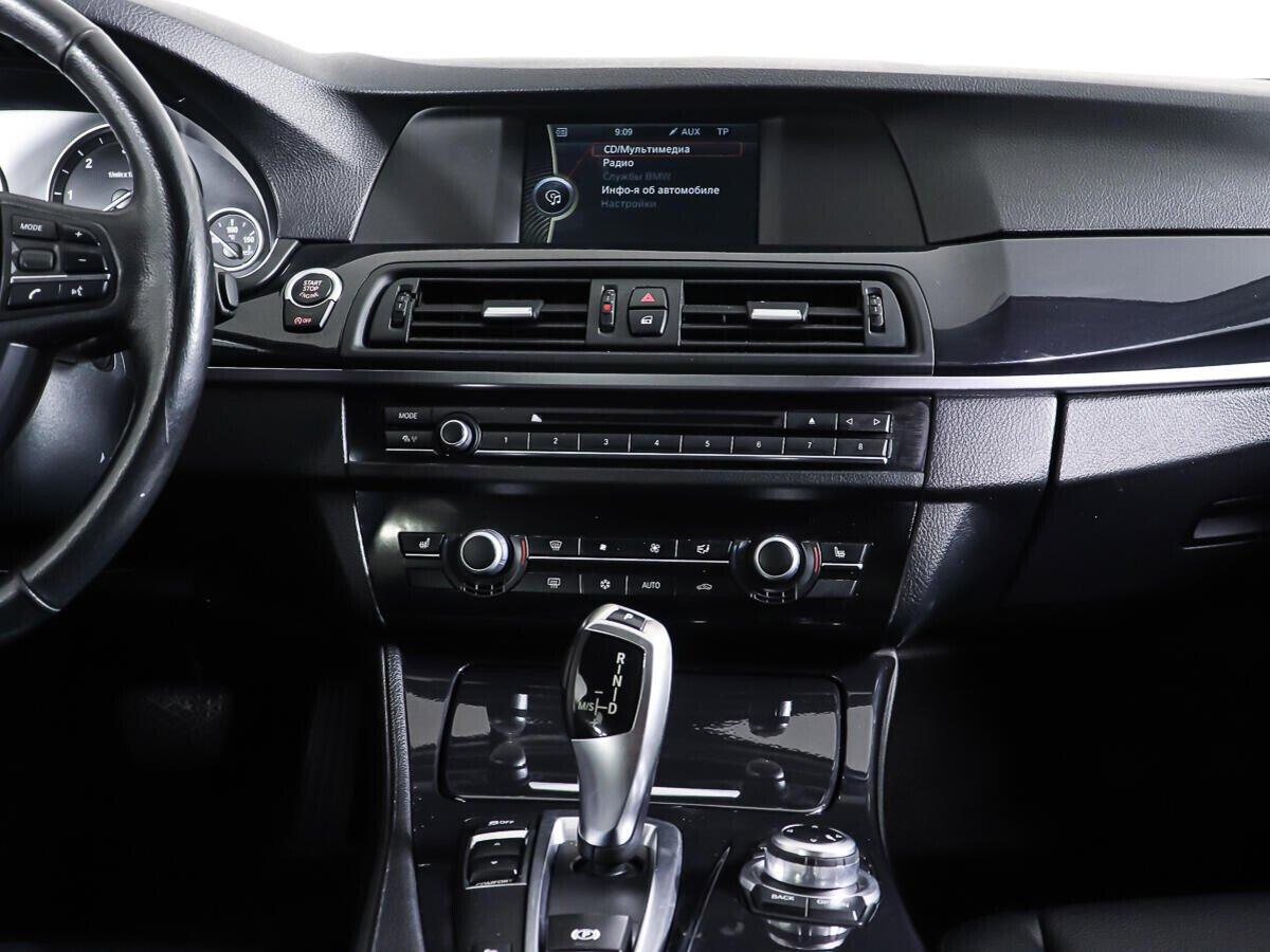 BMW 5 серии 2012, белый