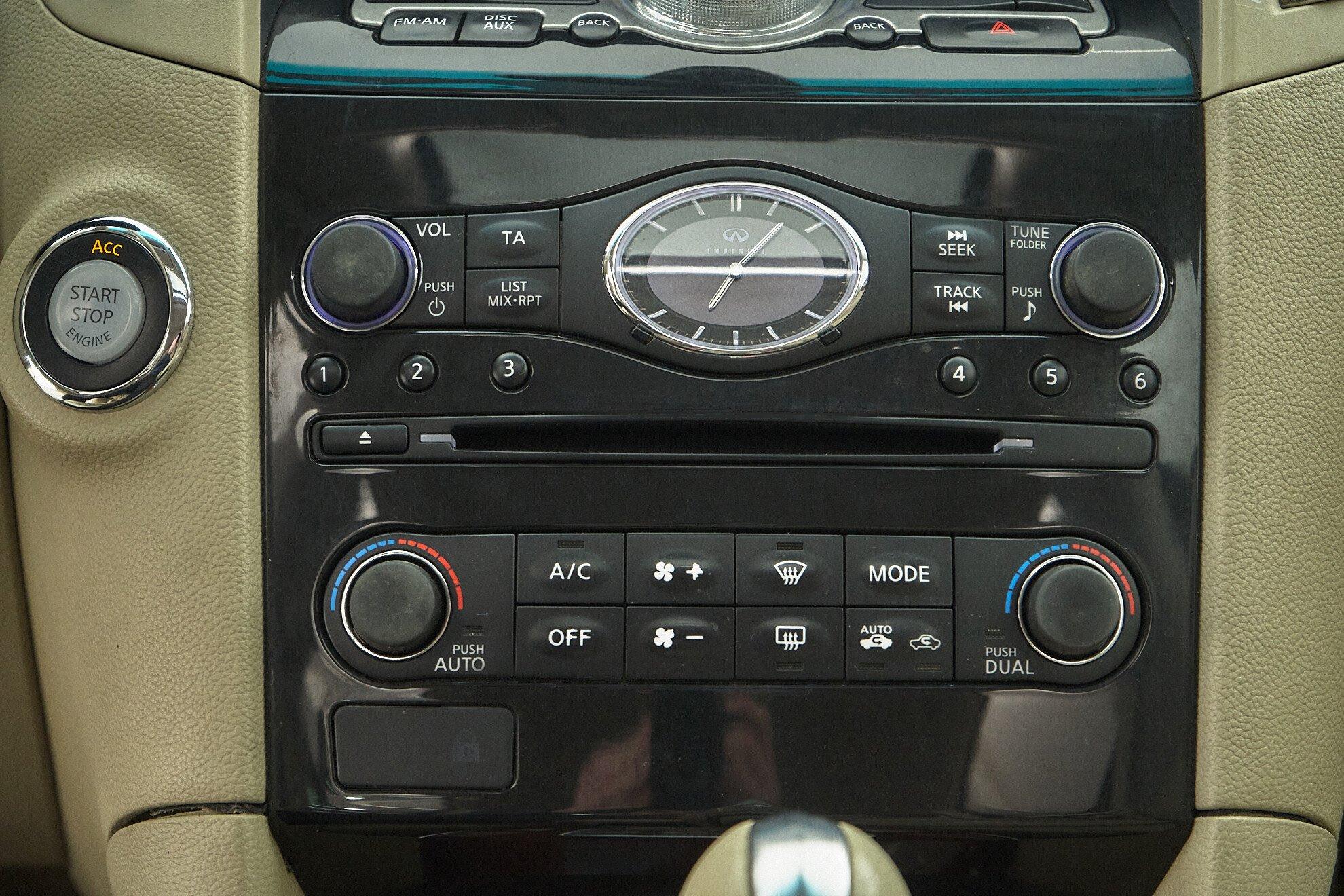 Infiniti FX 2012, серебряный