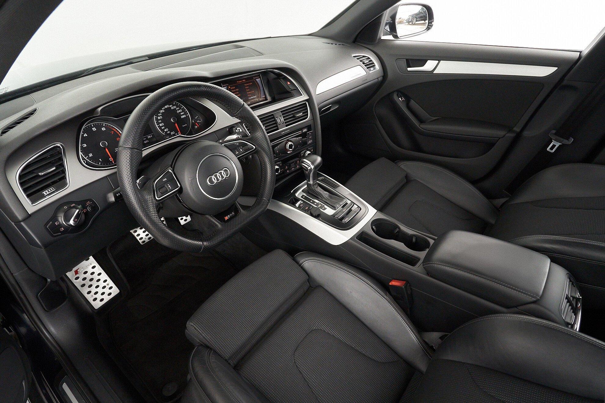 Audi A4 2013, черный