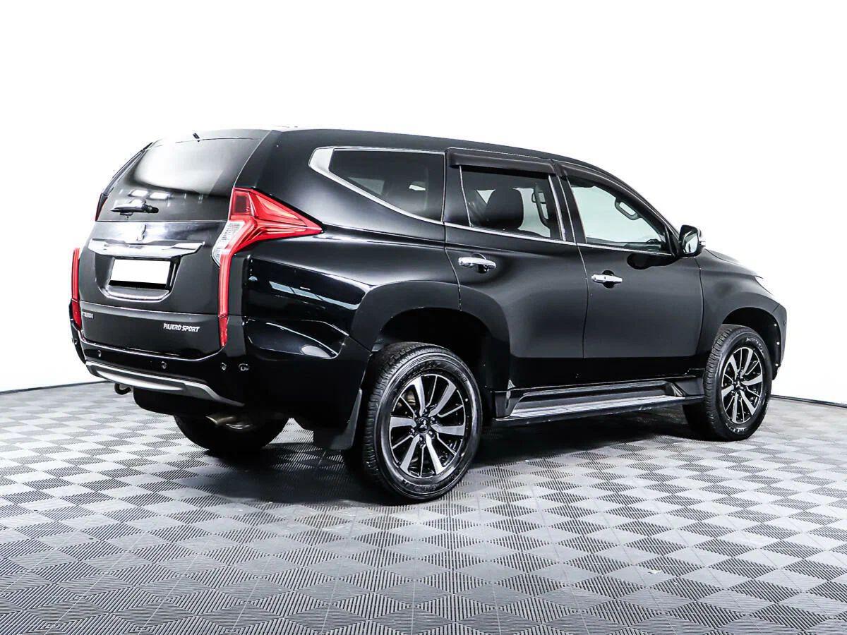 Mitsubishi Pajero Sport 2021, черный