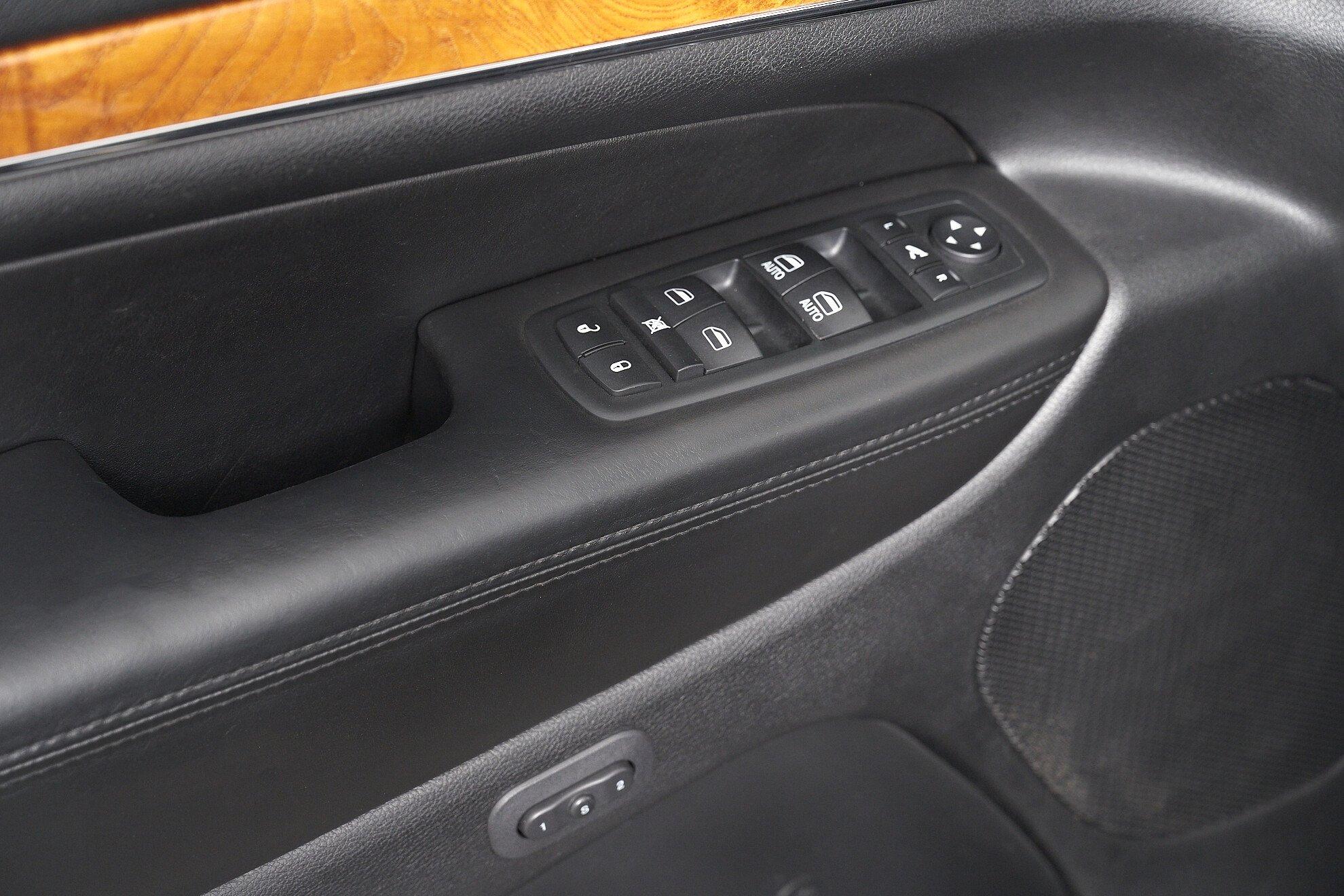 Jeep Grand Cherokee 2010, черный