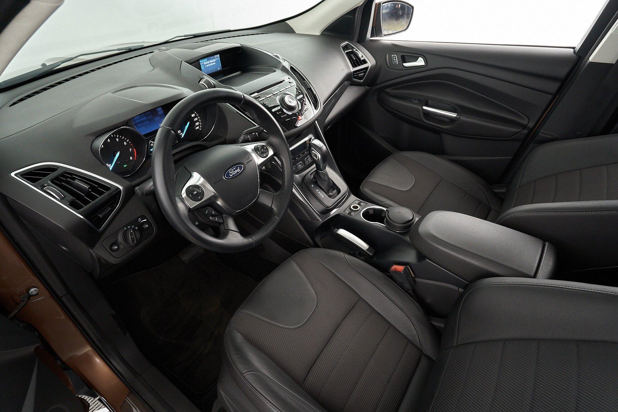 Ford Kuga 2013, коричневый