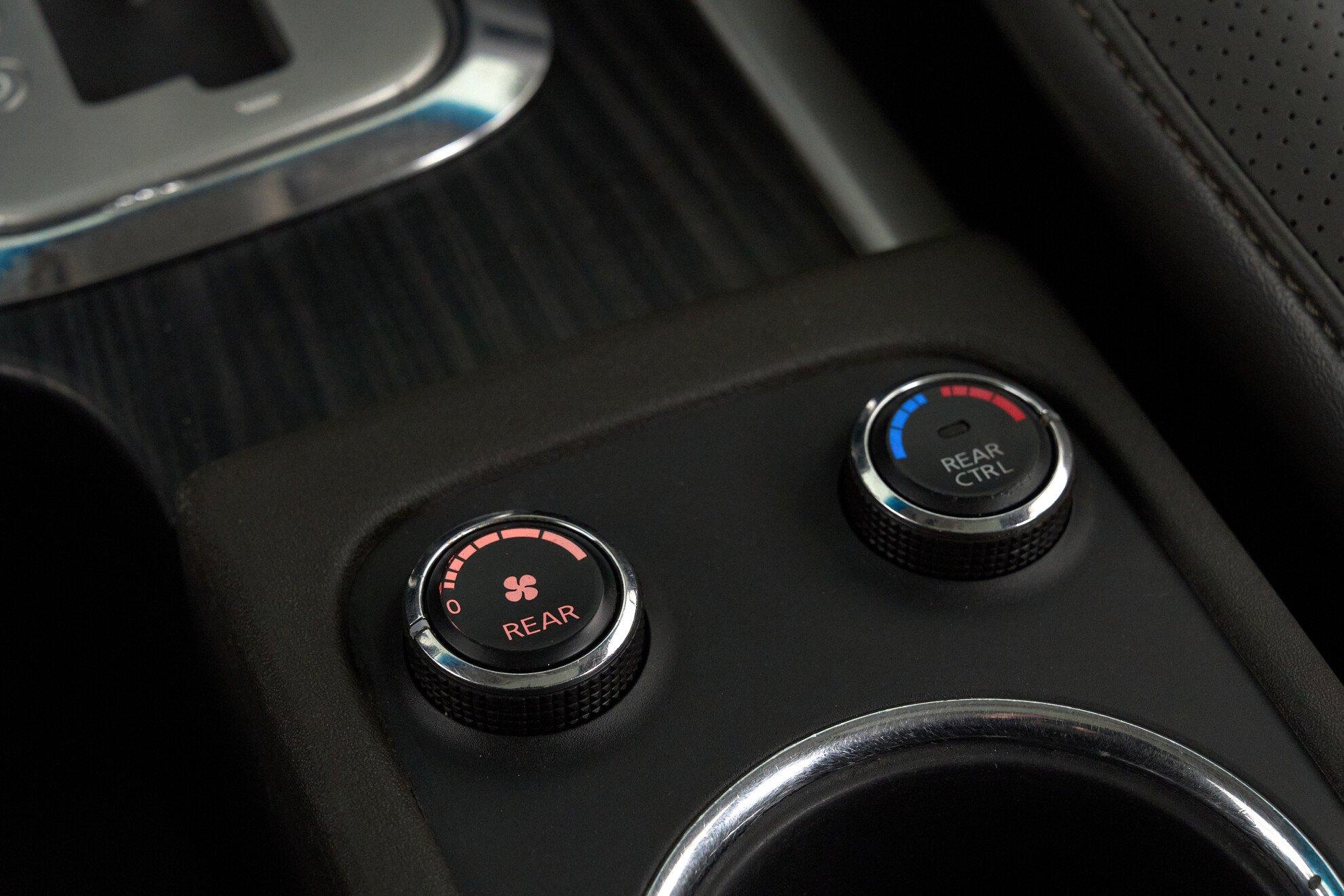 Nissan Pathfinder 2011, пурпурный