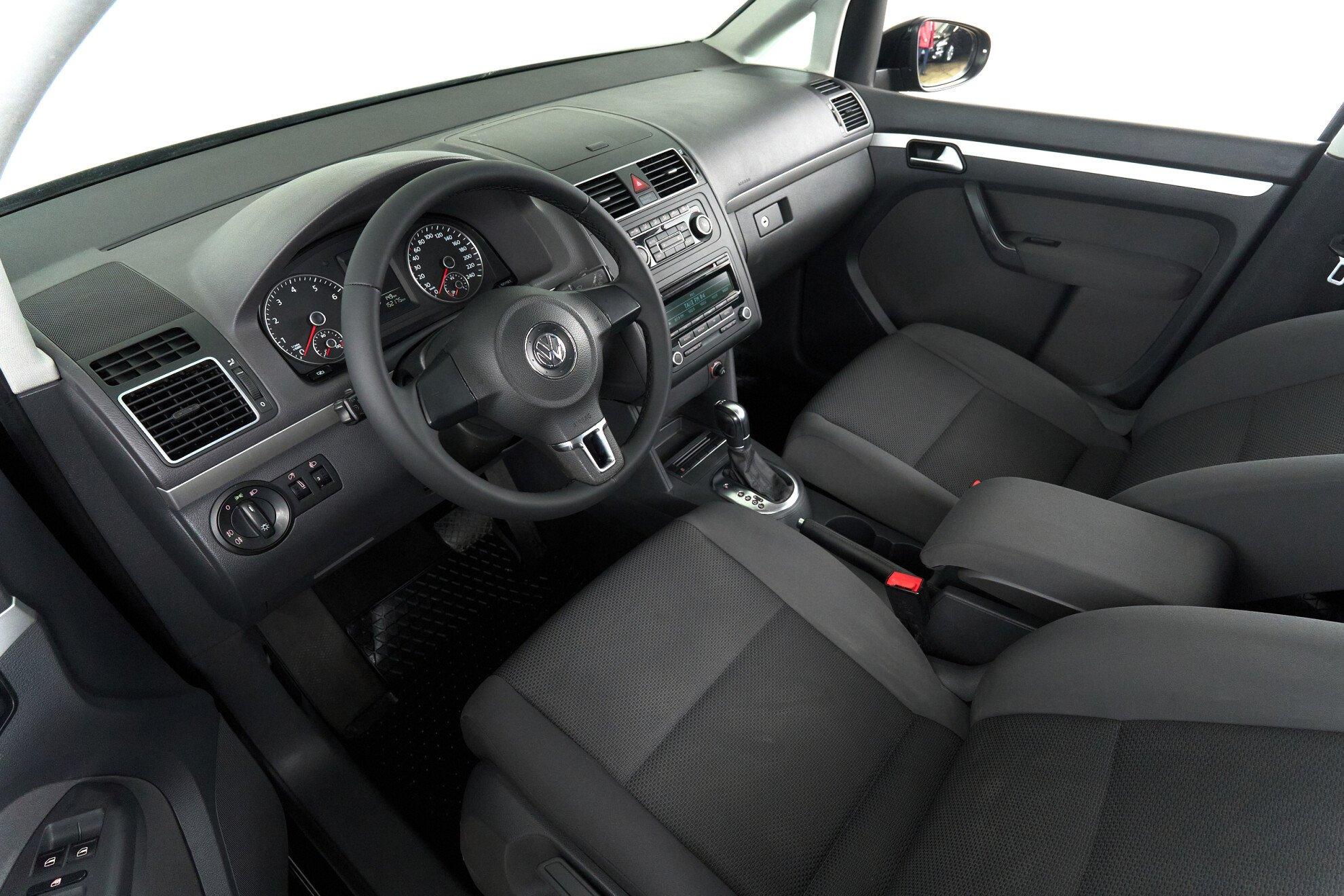 Volkswagen Touran 2012, черный