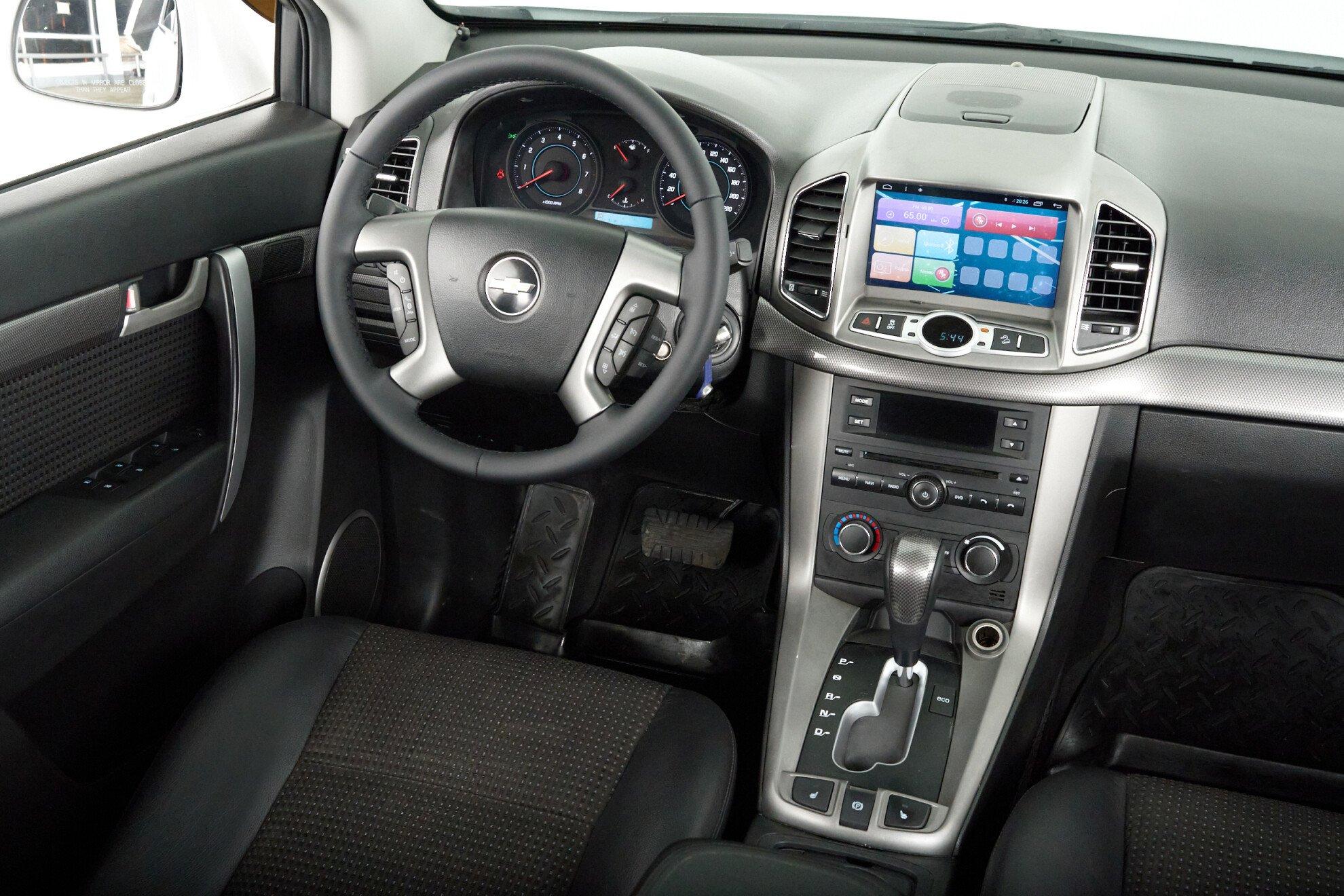 Chevrolet Captiva 2012, белый
