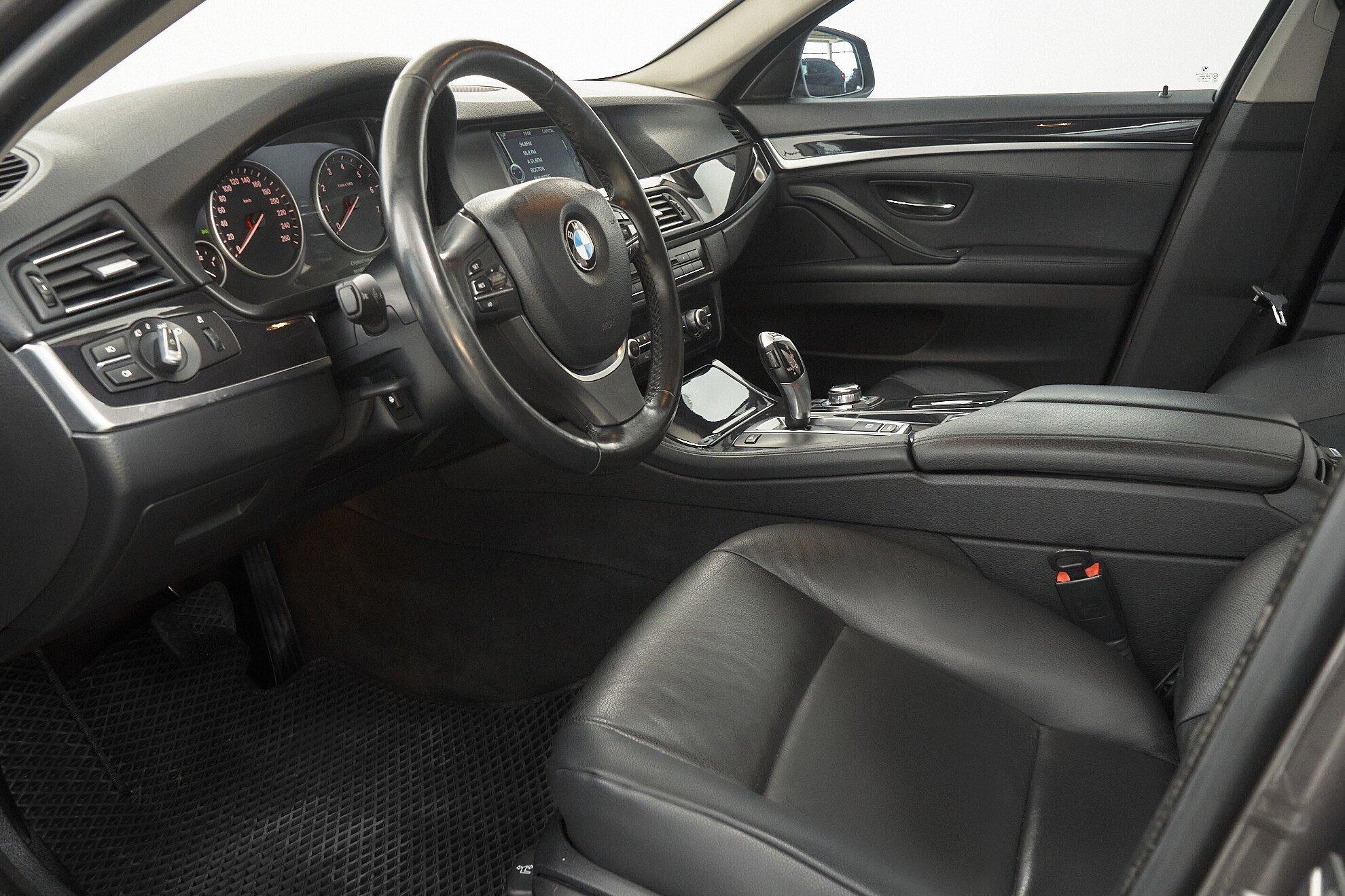 BMW 5 серии 2011, коричневый