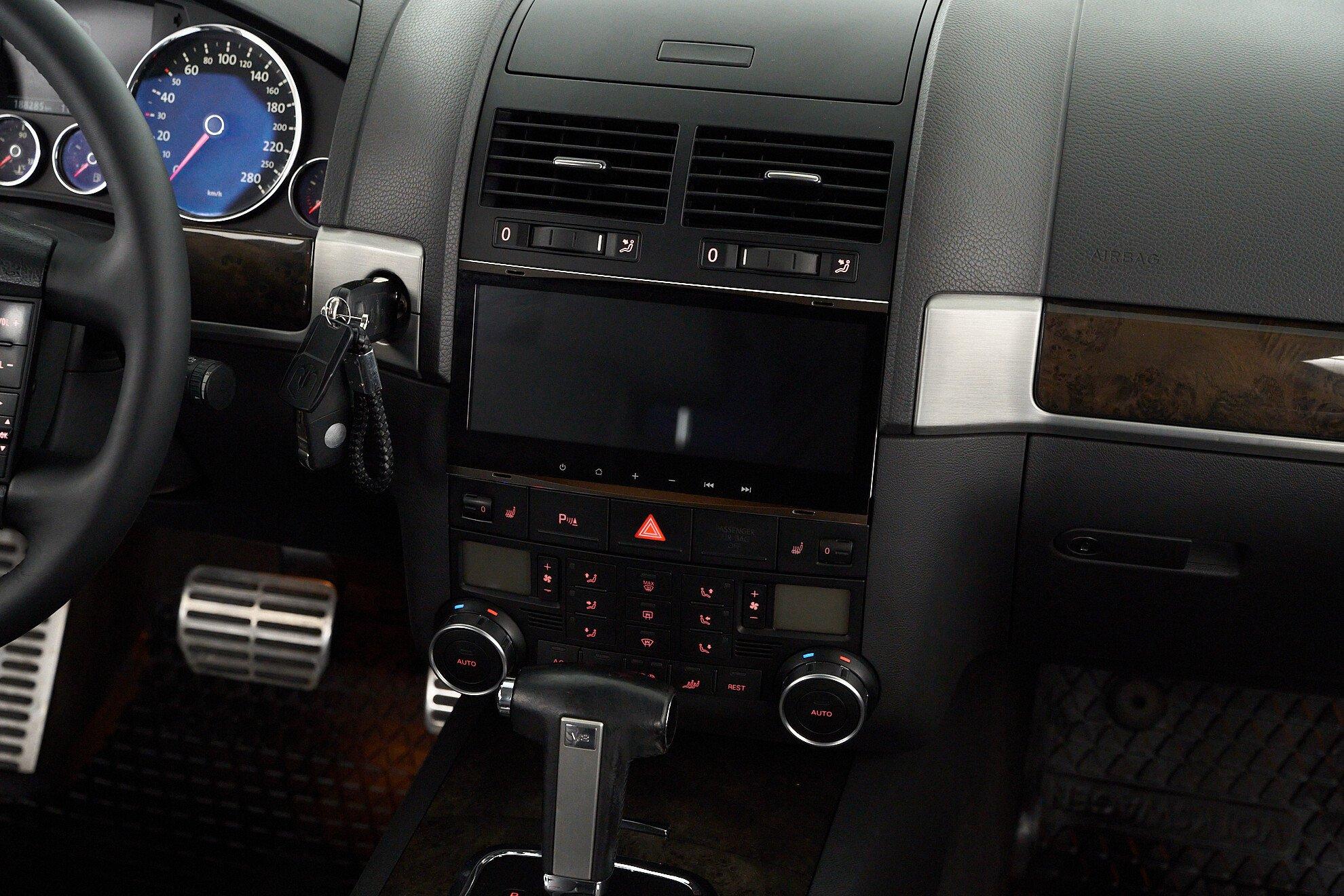 Volkswagen Touareg 2007, черный