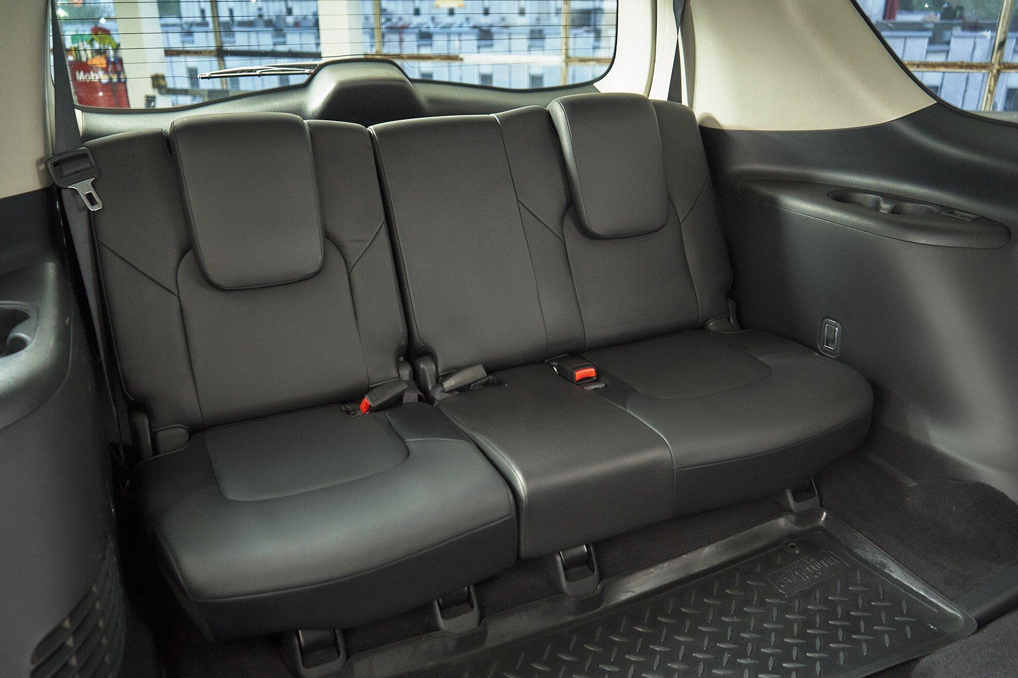 Infiniti QX56 2011, белый