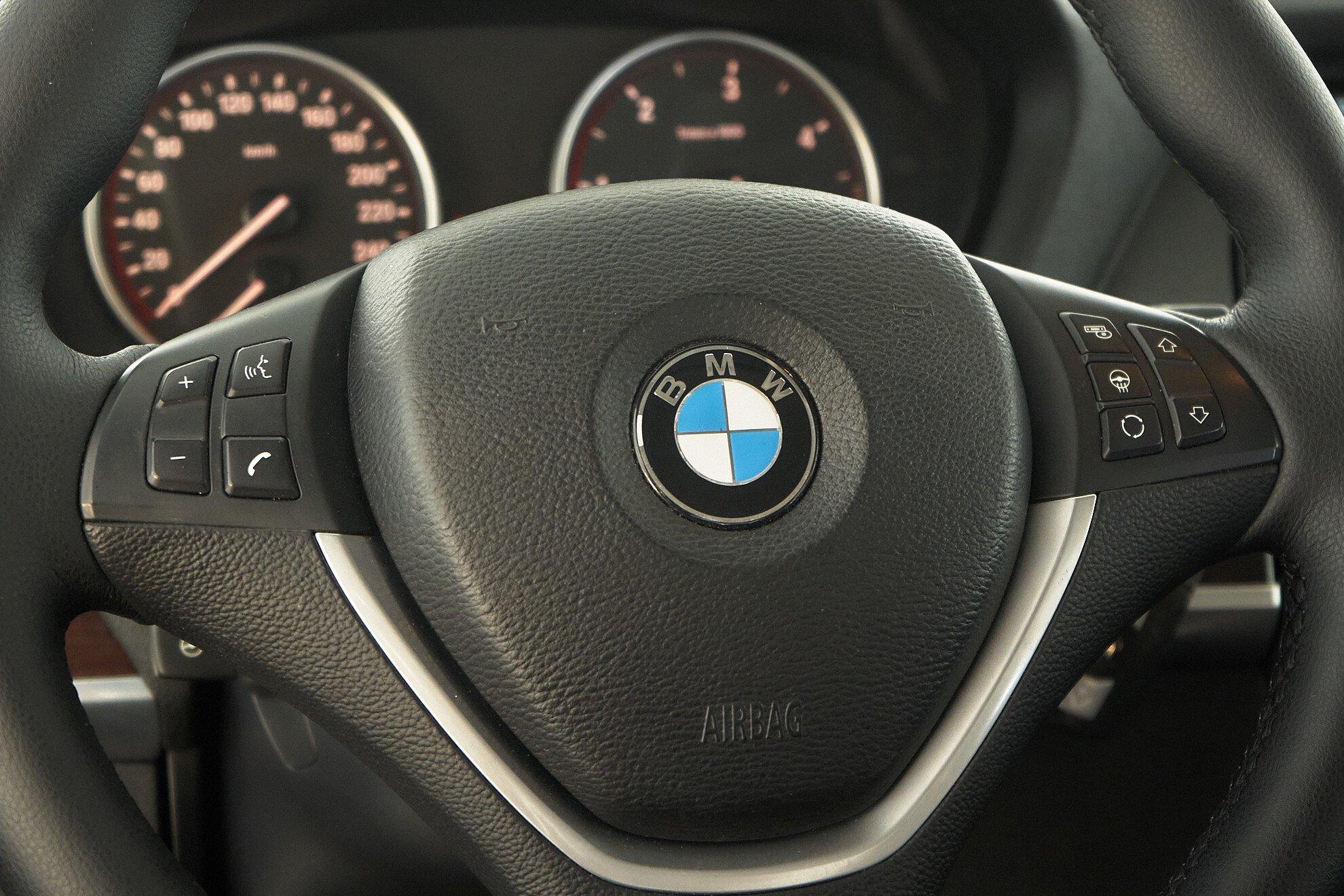 BMW X5 2011, белый