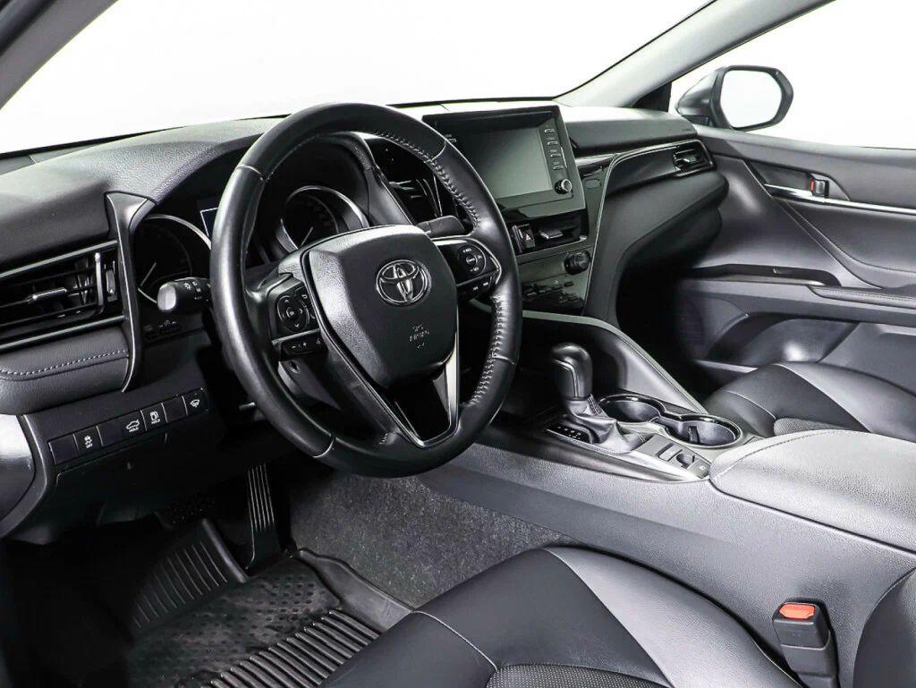 Toyota Camry 2023, белый