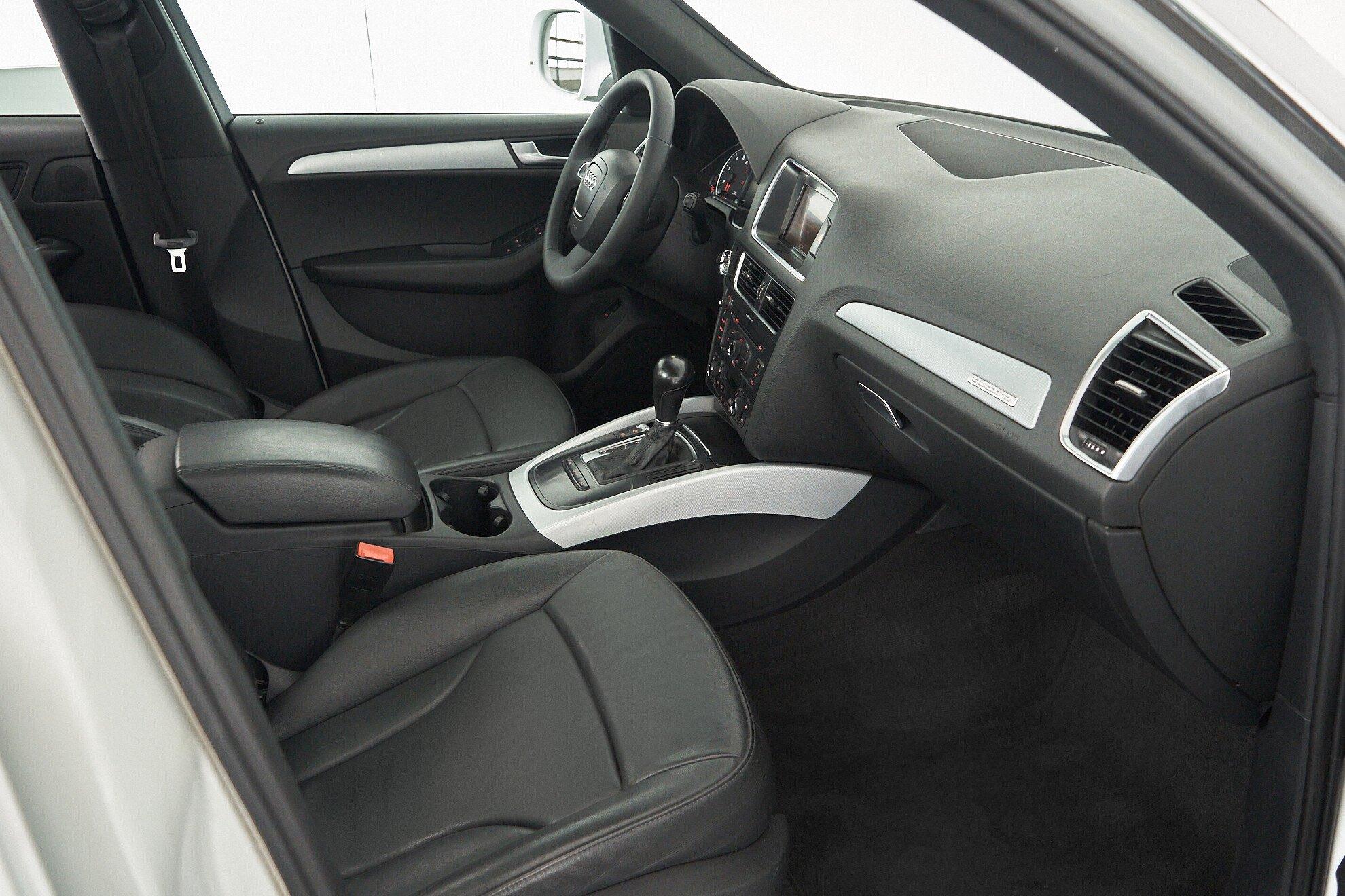 Audi Q5 2010, белый
