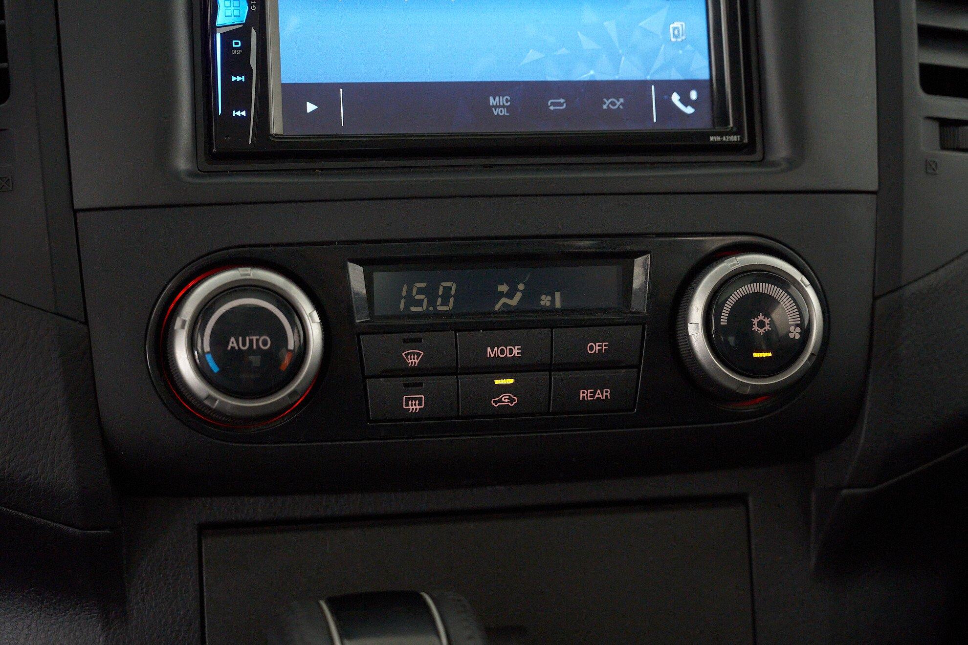 Mitsubishi Pajero 2008, белый
