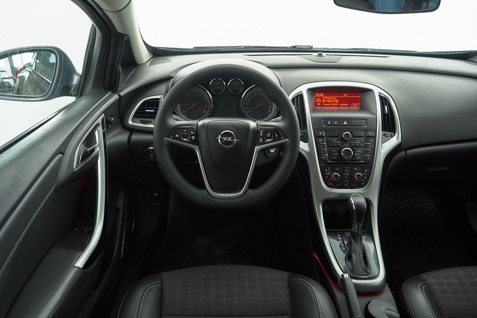 Opel Astra 2013, серый