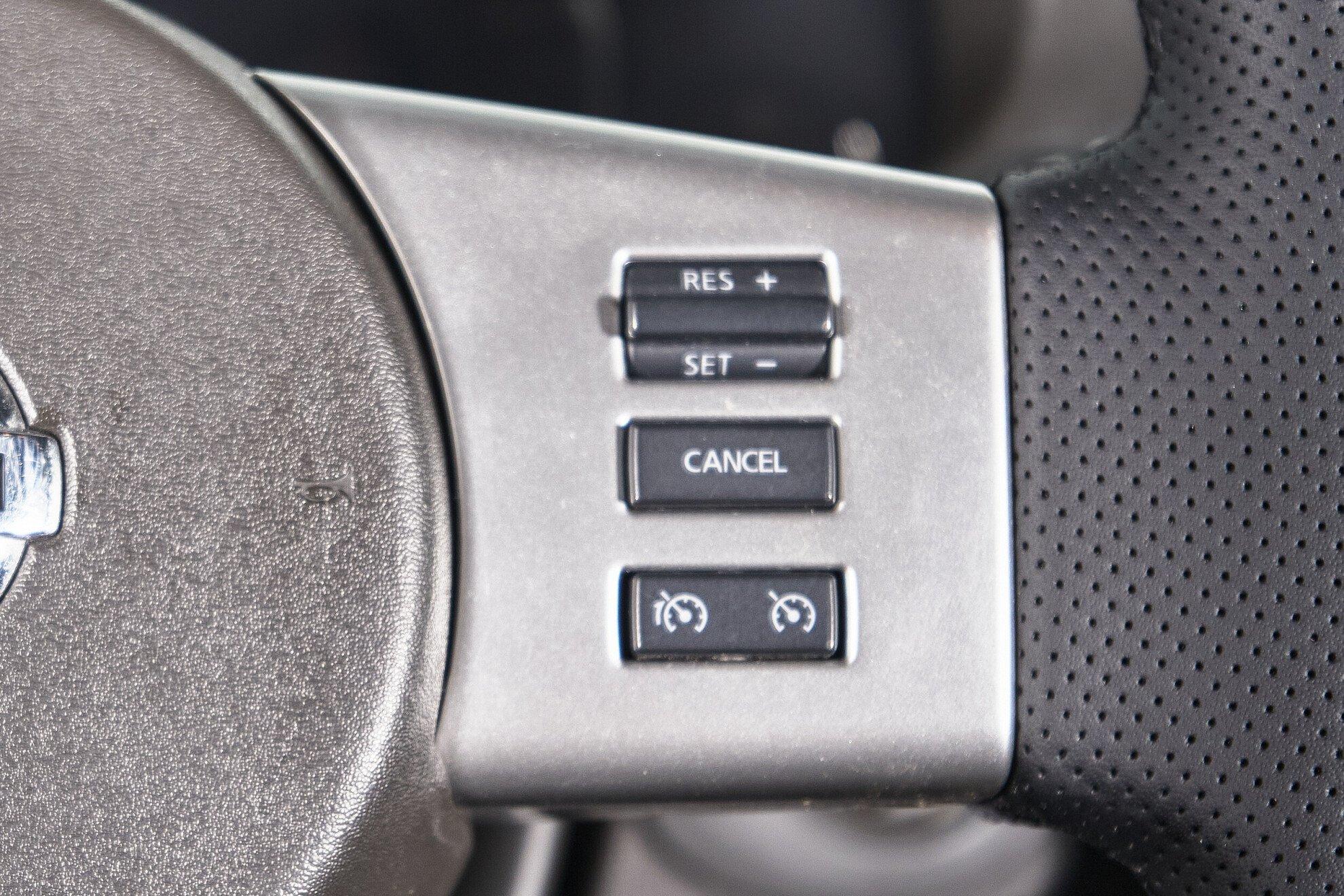 Nissan Pathfinder 2012, черный