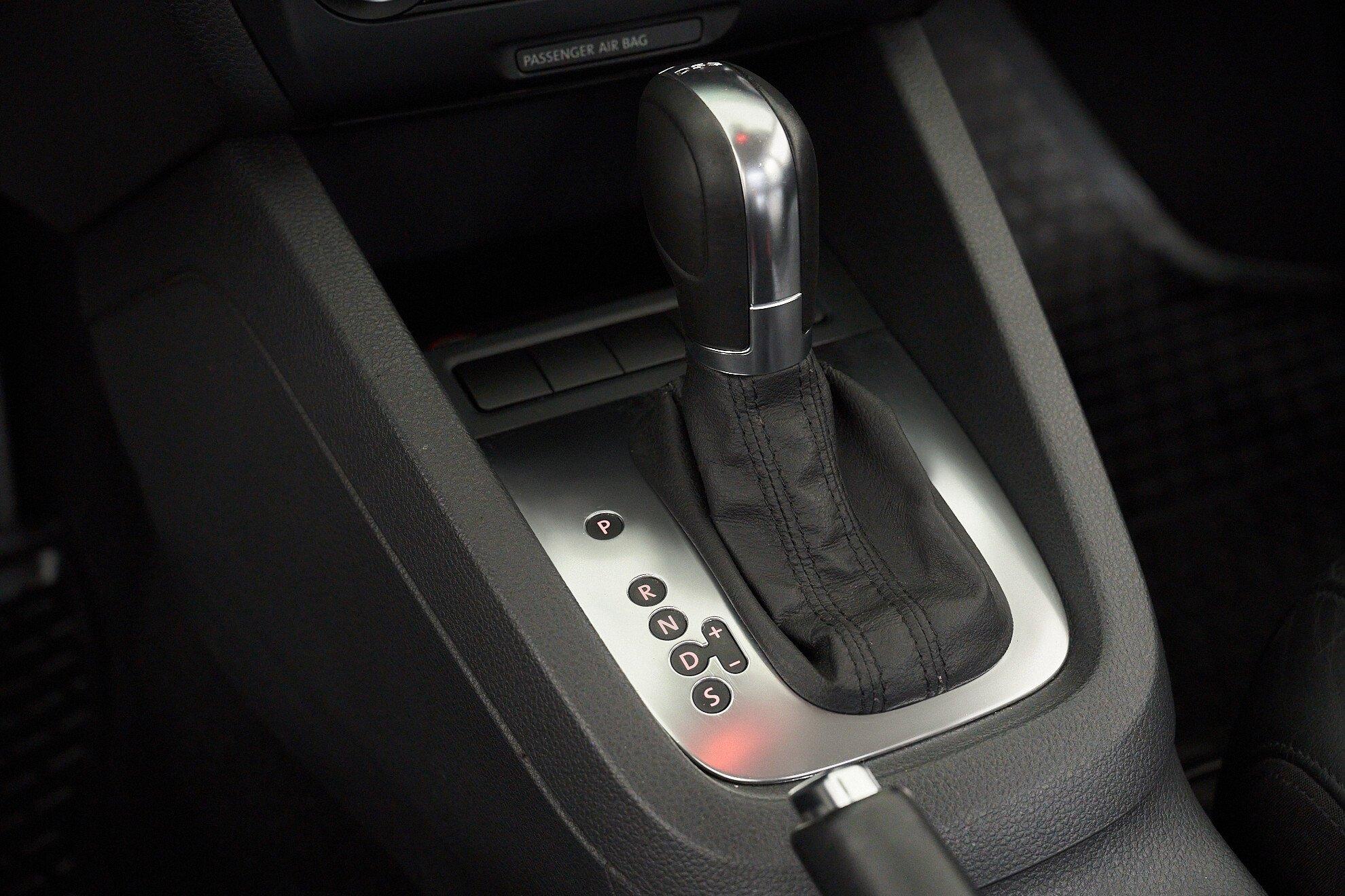 Volkswagen Jetta 2011, белый