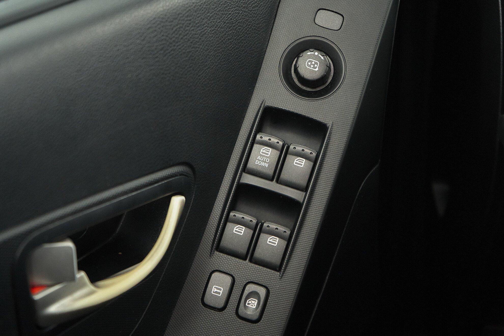 SsangYong Actyon 2012, серебряный