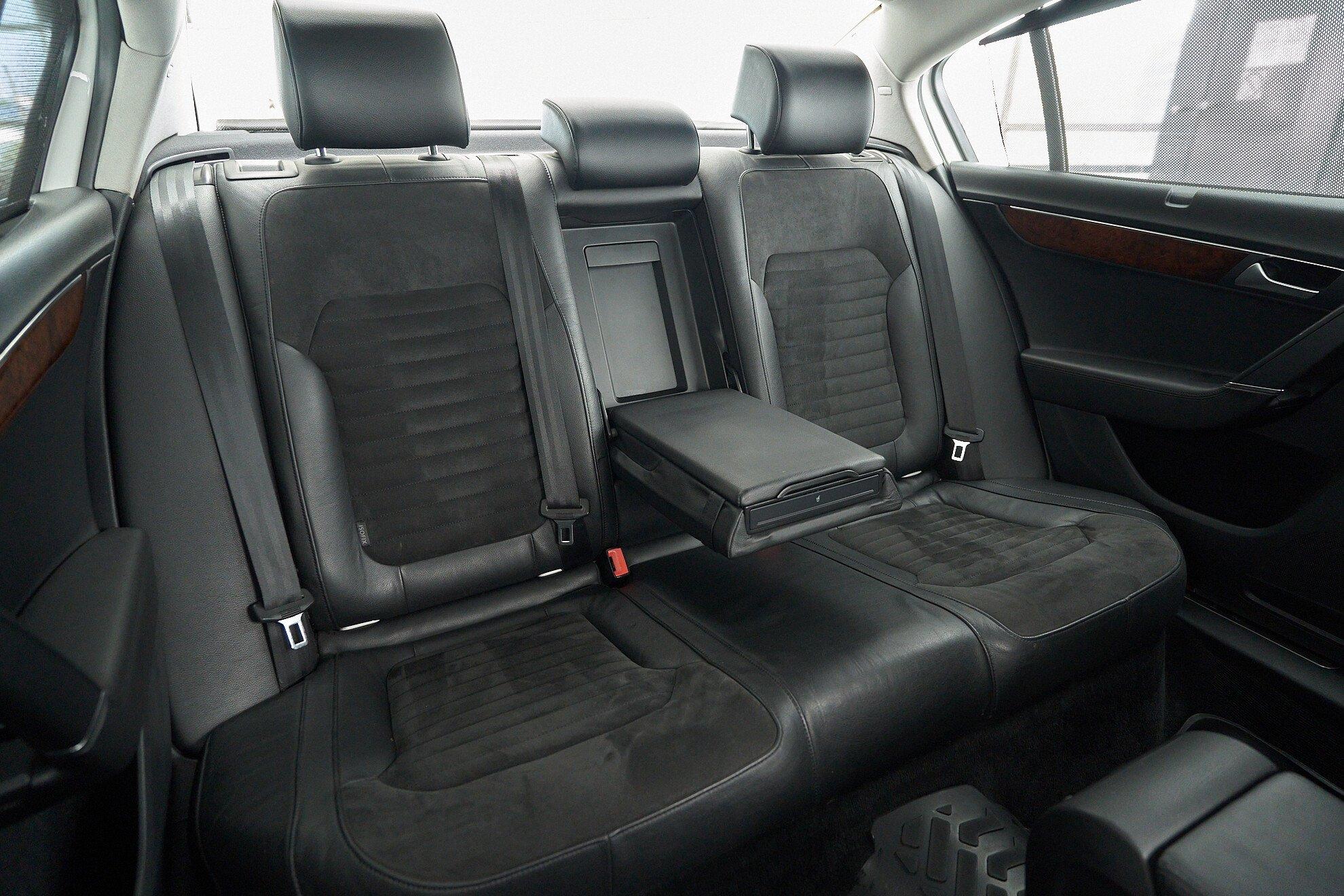 Volkswagen Passat 2012, белый