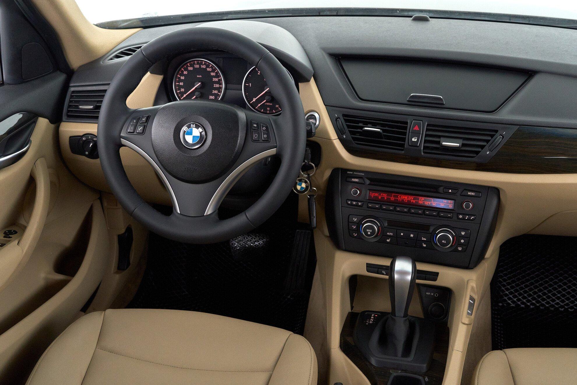BMW X1 2012, коричневый