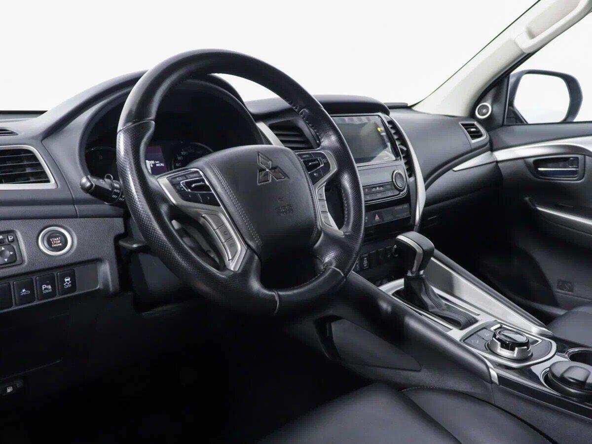 Mitsubishi Pajero Sport 2020, серый