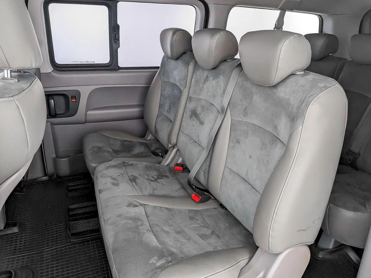 Hyundai H-1 2013, серебряный