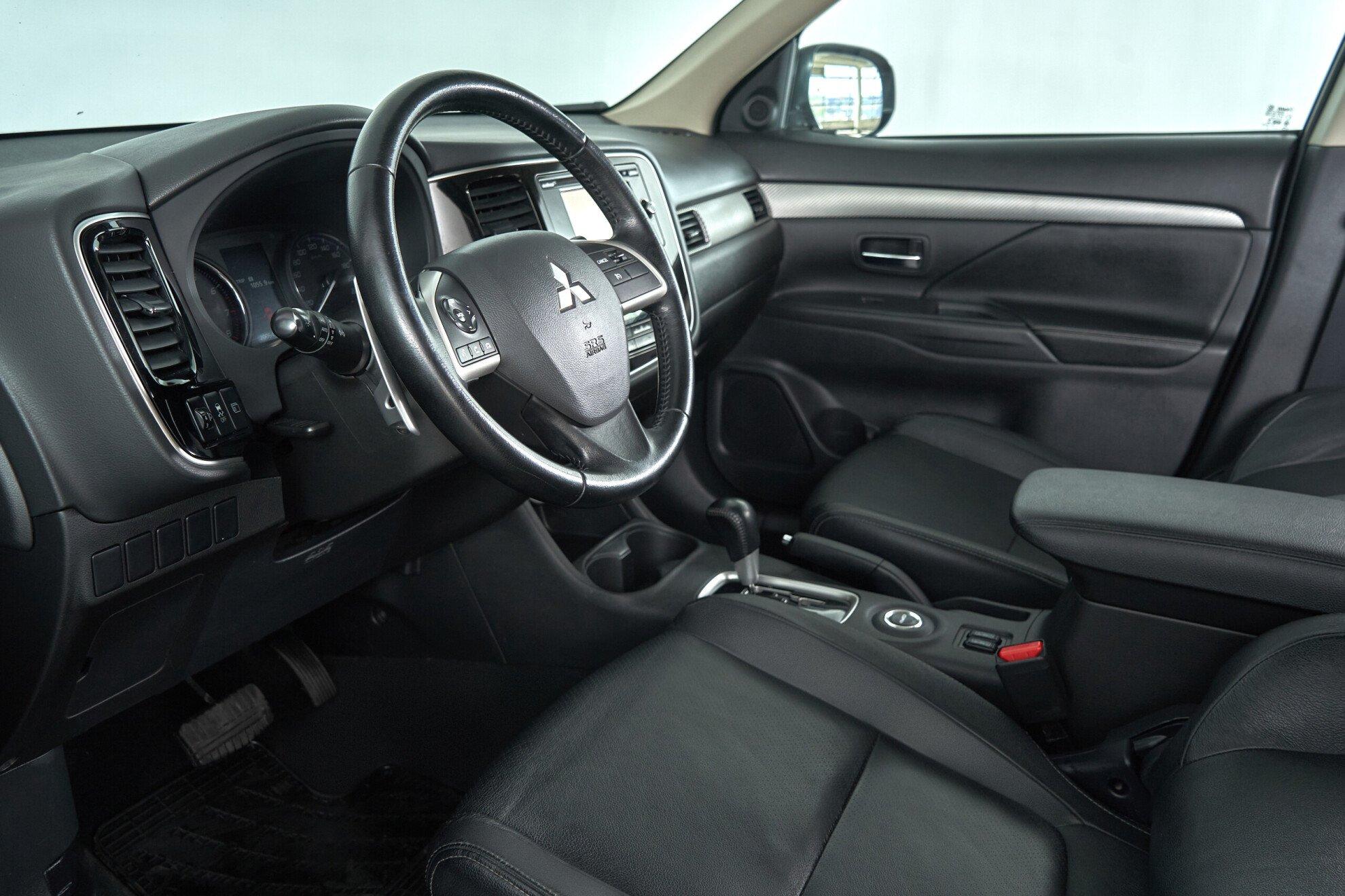 Mitsubishi Outlander 2014, черный