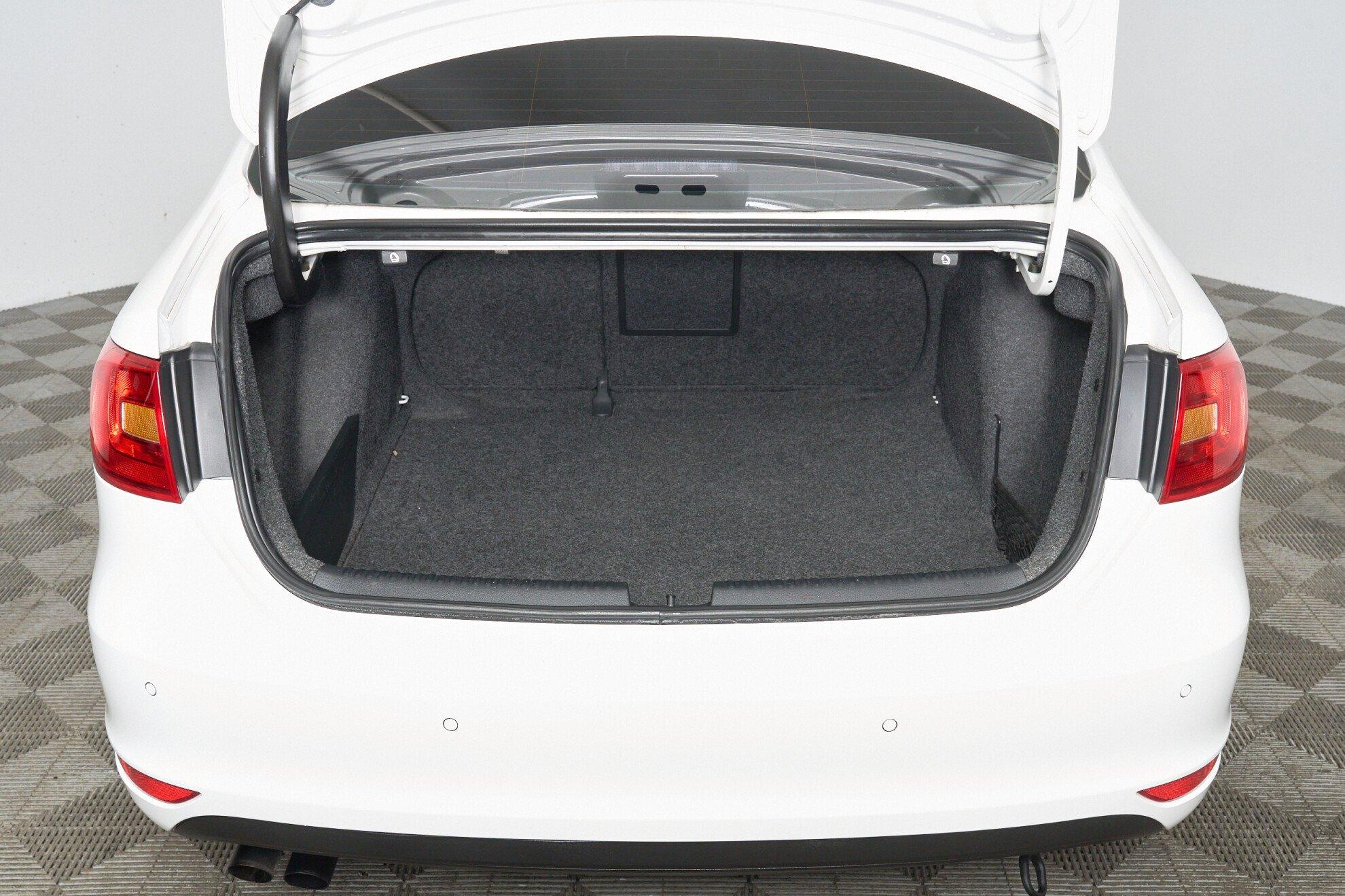 Volkswagen Jetta 2012, белый
