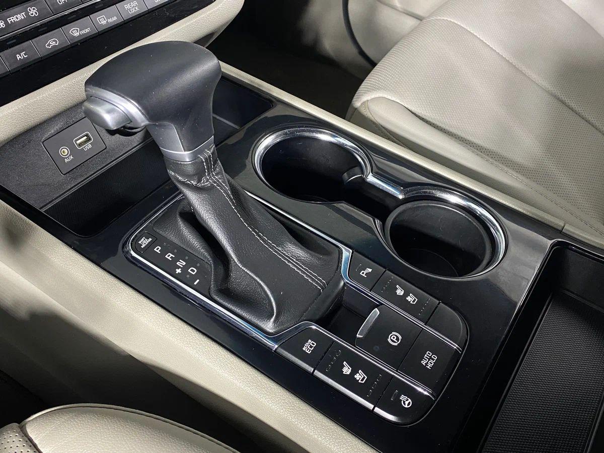 Kia Carnival 2018, серый