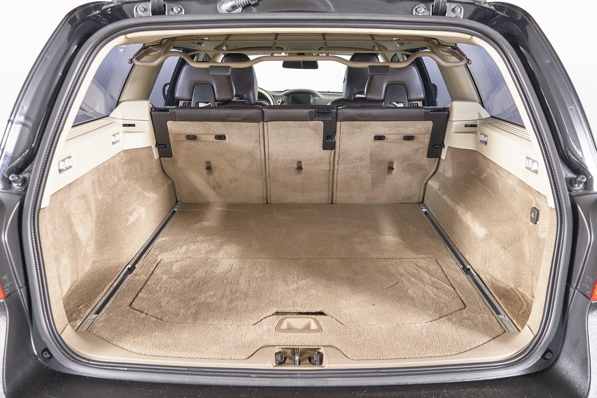 Volvo XC70 2012, черный
