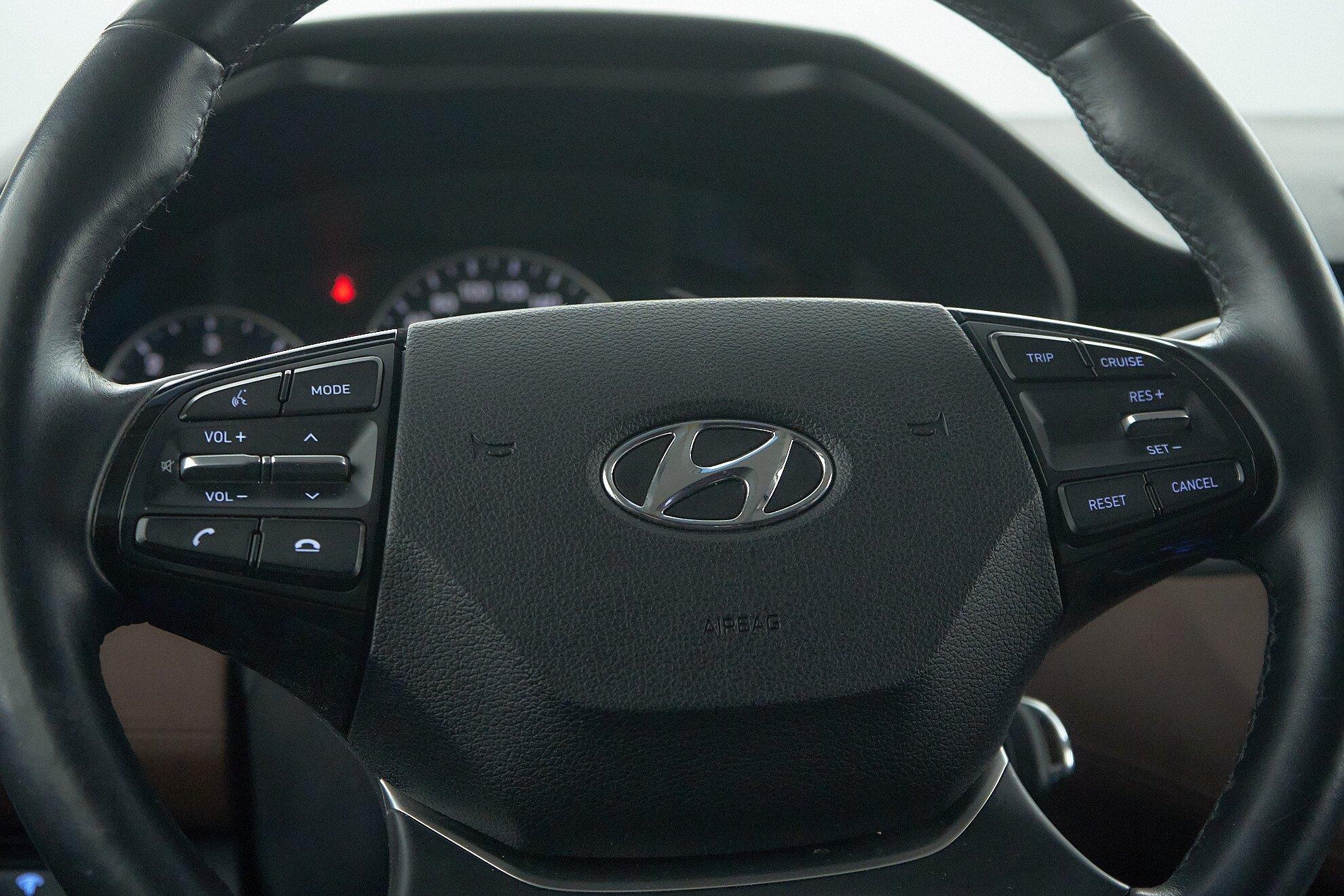 Hyundai Grand Starex 2018, черный