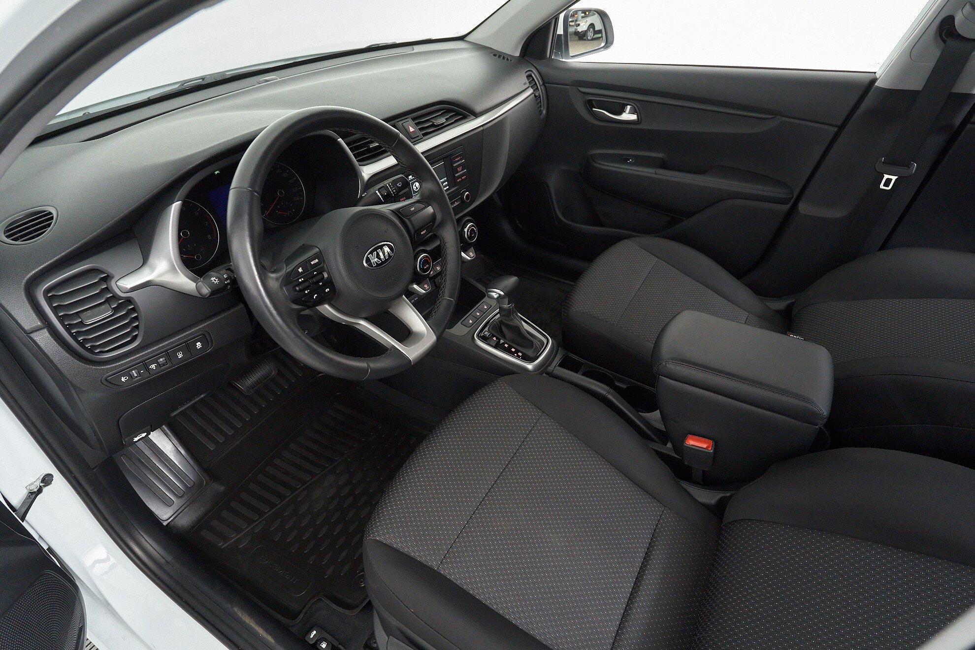 Kia Rio 2022, белый
