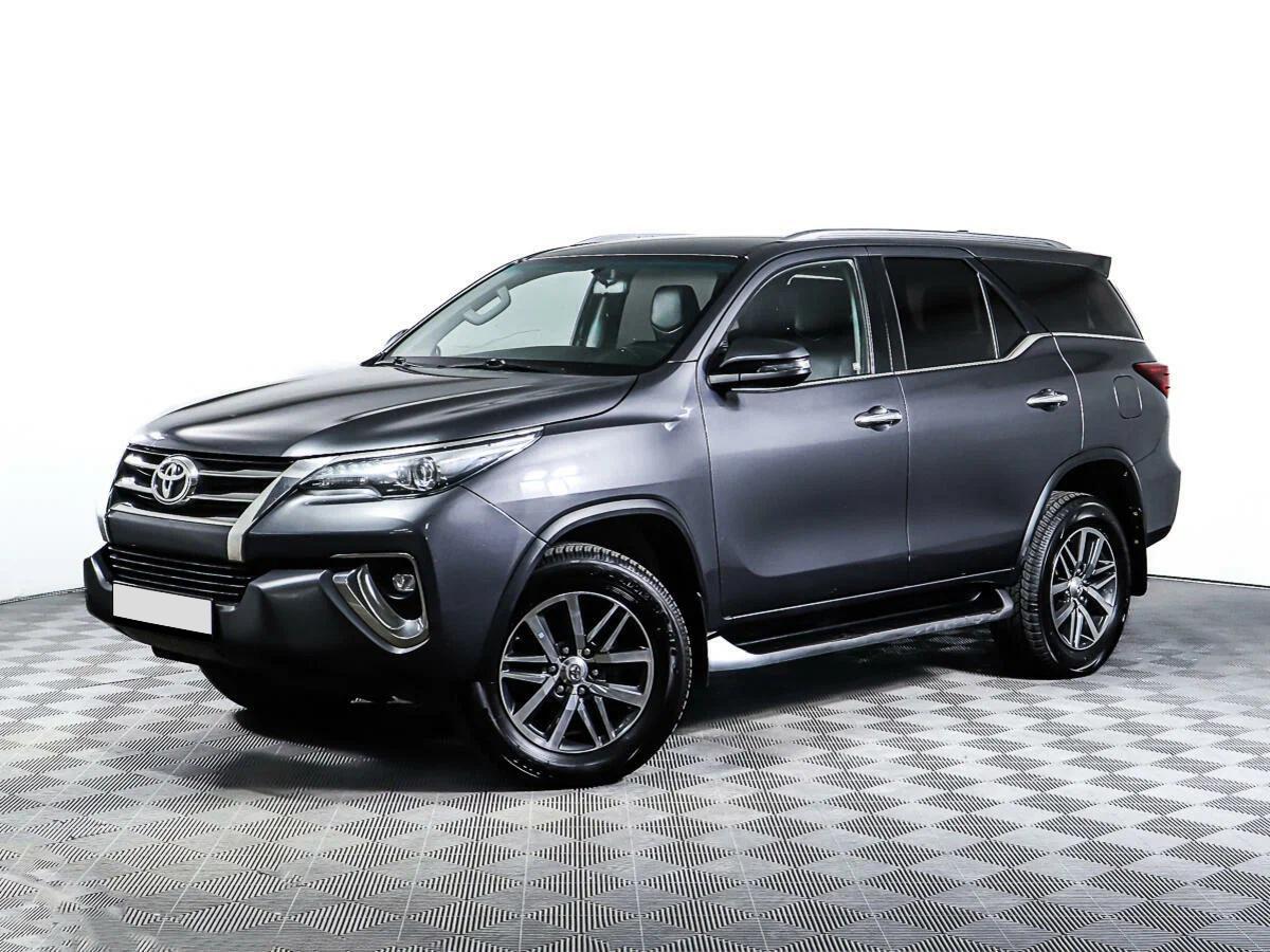 Toyota Fortuner 2016, серый