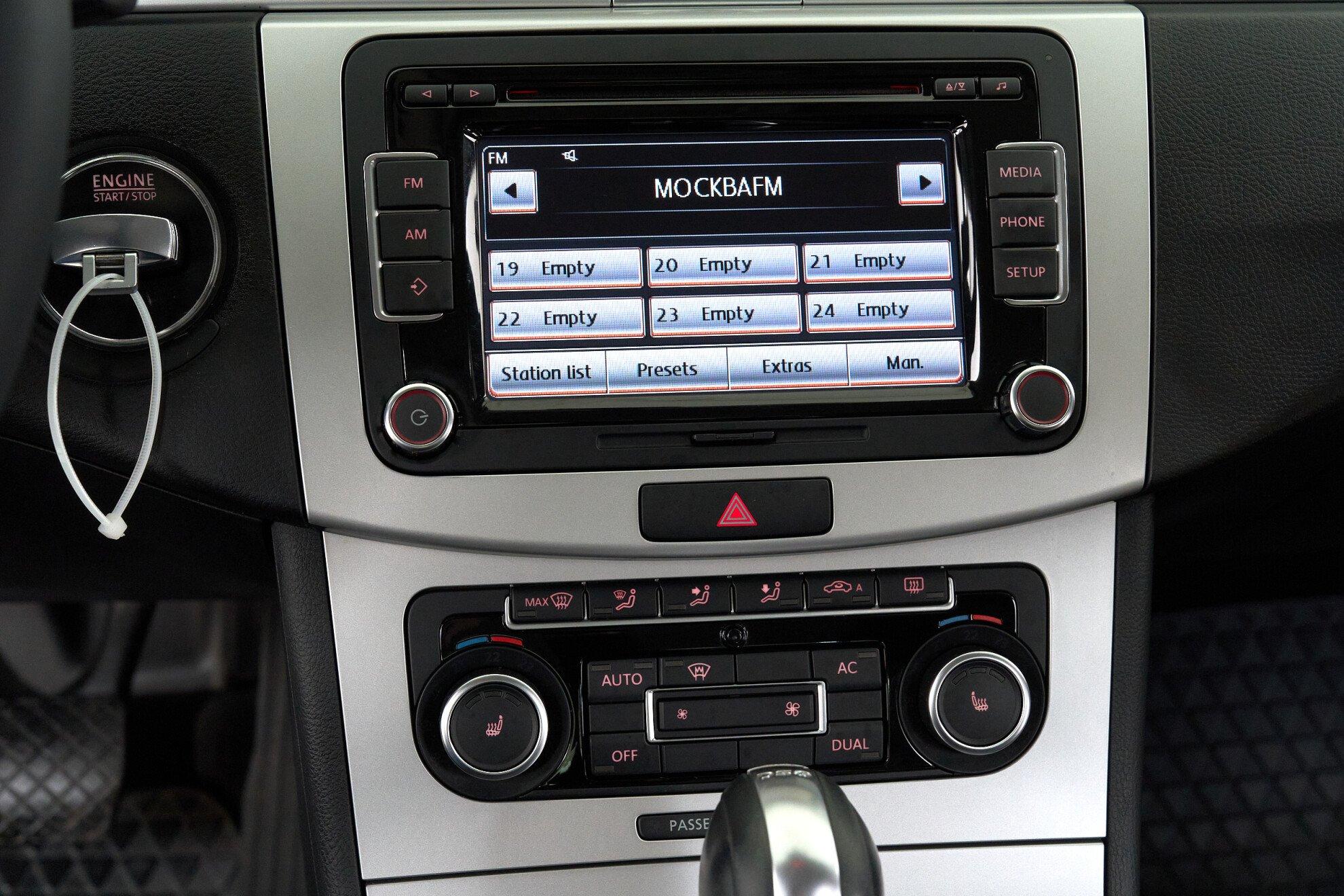 Volkswagen Passat CC 2011, белый