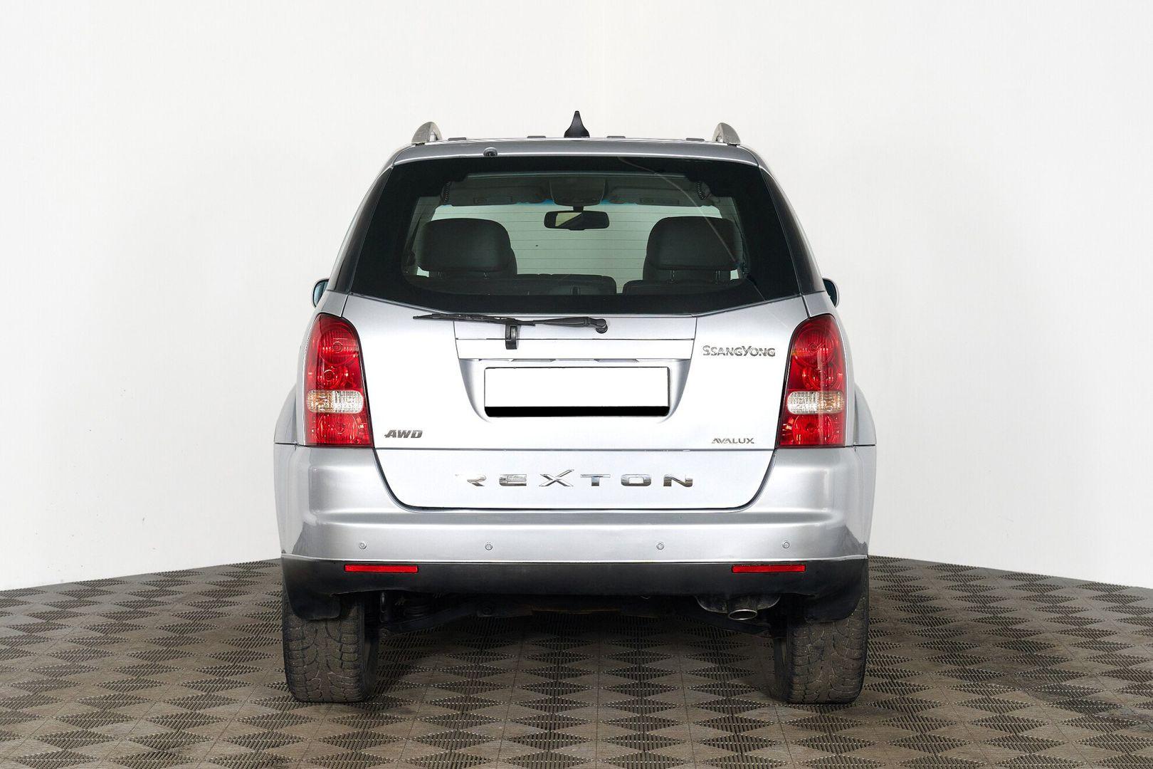 SsangYong Rexton 2009, серебряный