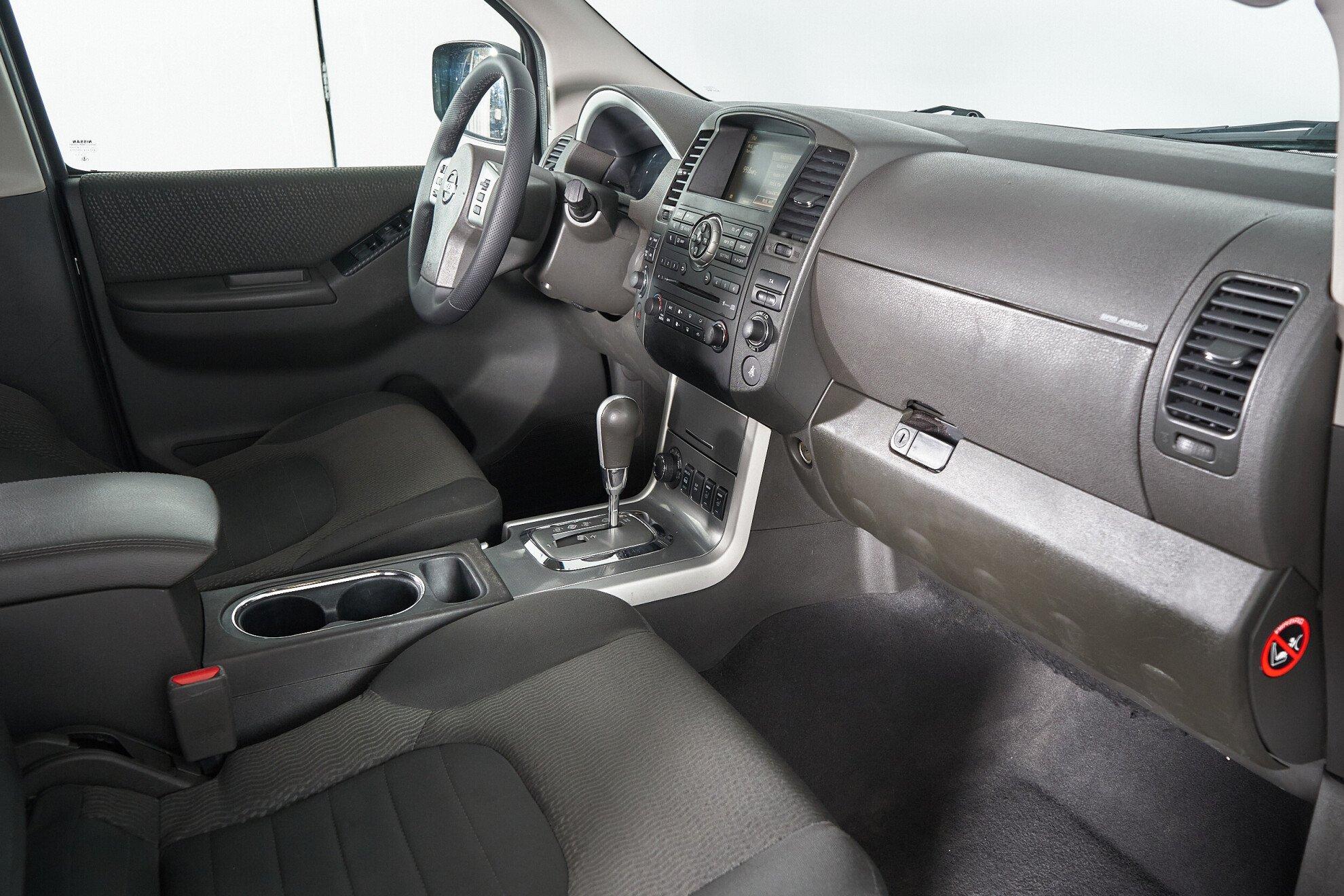 Nissan Pathfinder 2012, черный