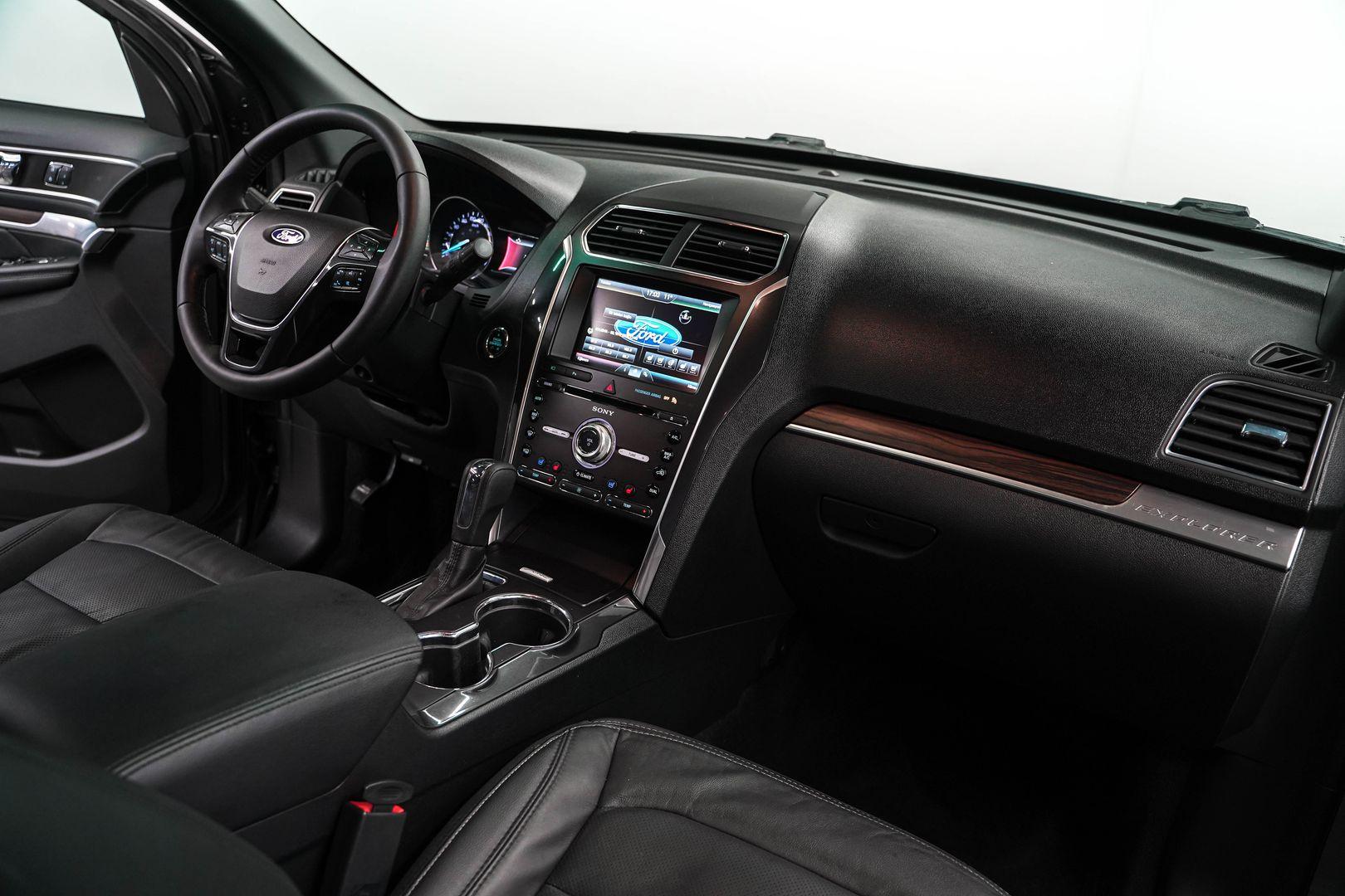 Ford Explorer 2016, серый