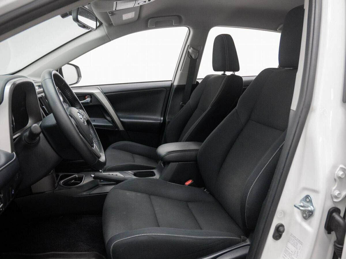 Toyota RAV4 2019, белый