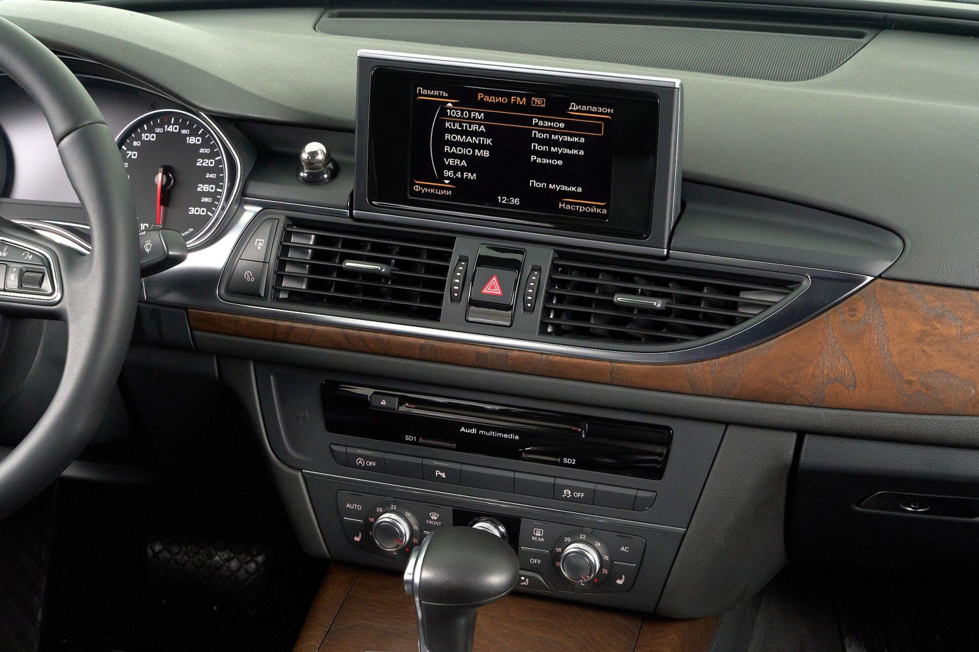 Audi A6 2011, белый